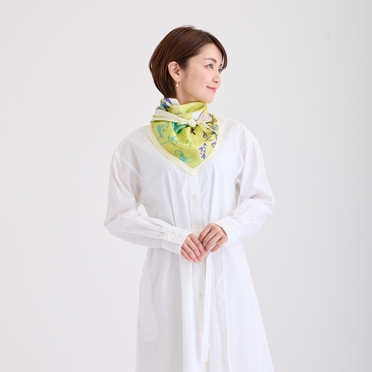 ミラ・ショーン シルク１００％ リバーシブル トライアングルスカーフ