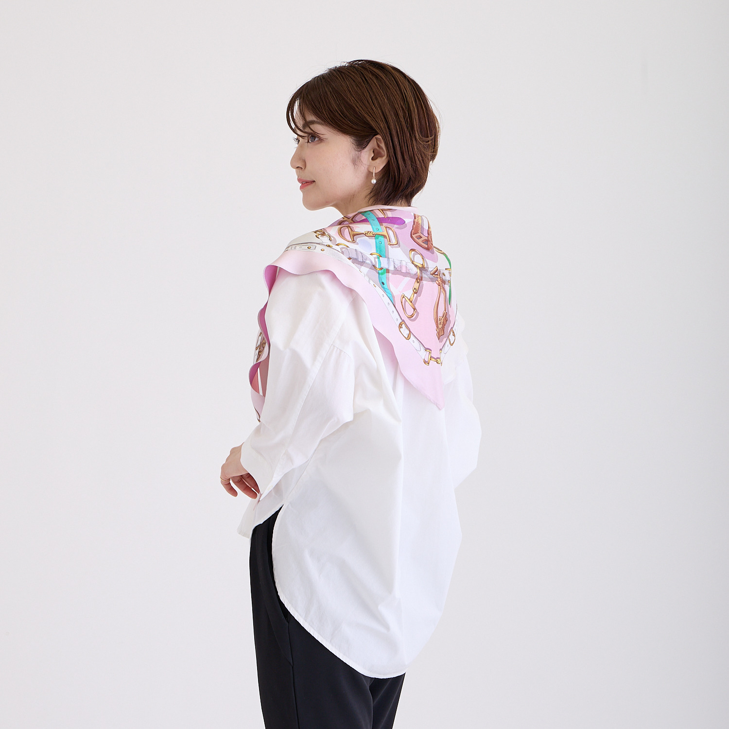 ミラ・ショーン シルク１００％ リバーシブル トライアングルスカーフ