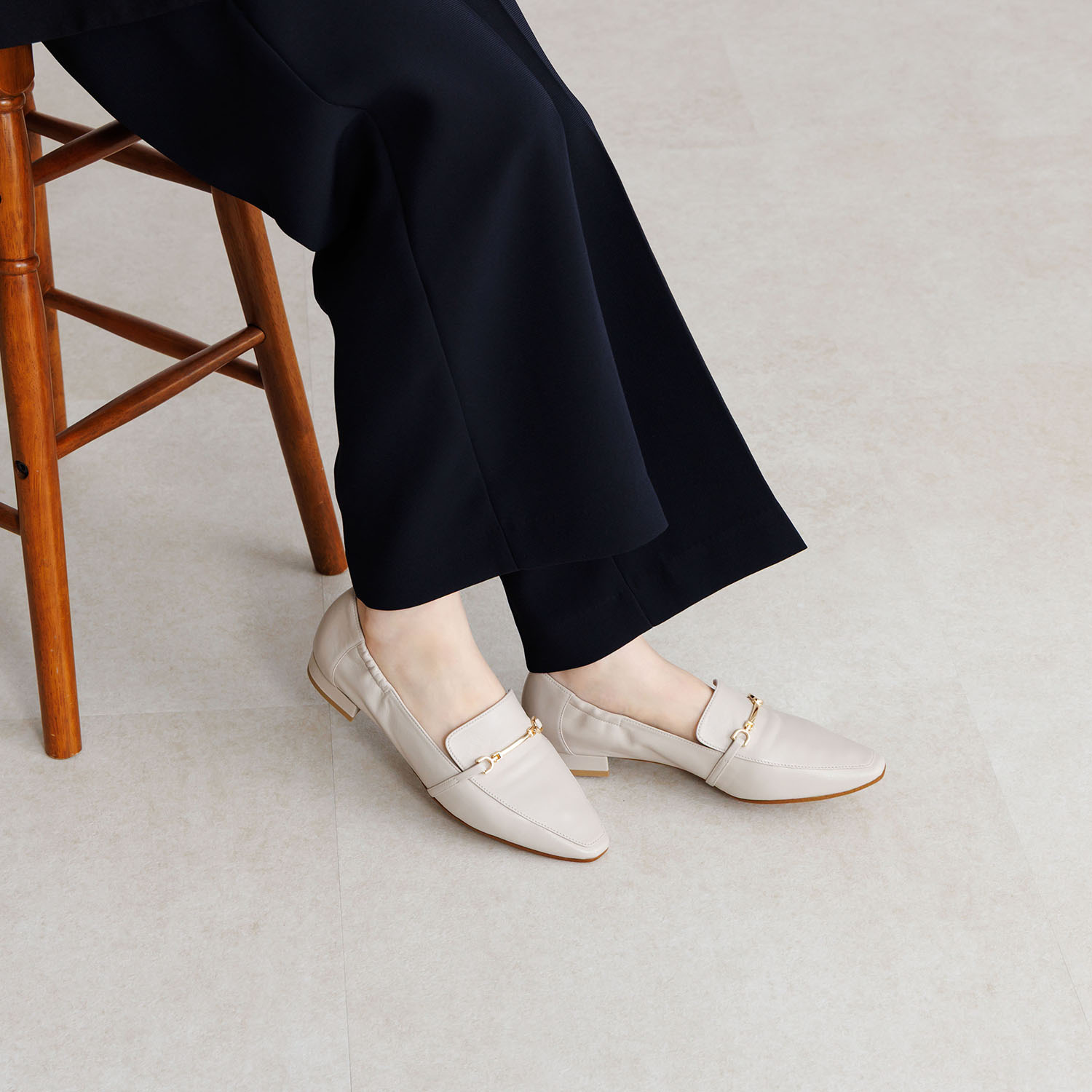 卑弥呼 はっ水レザー かかとシャーリング ソフトローファー