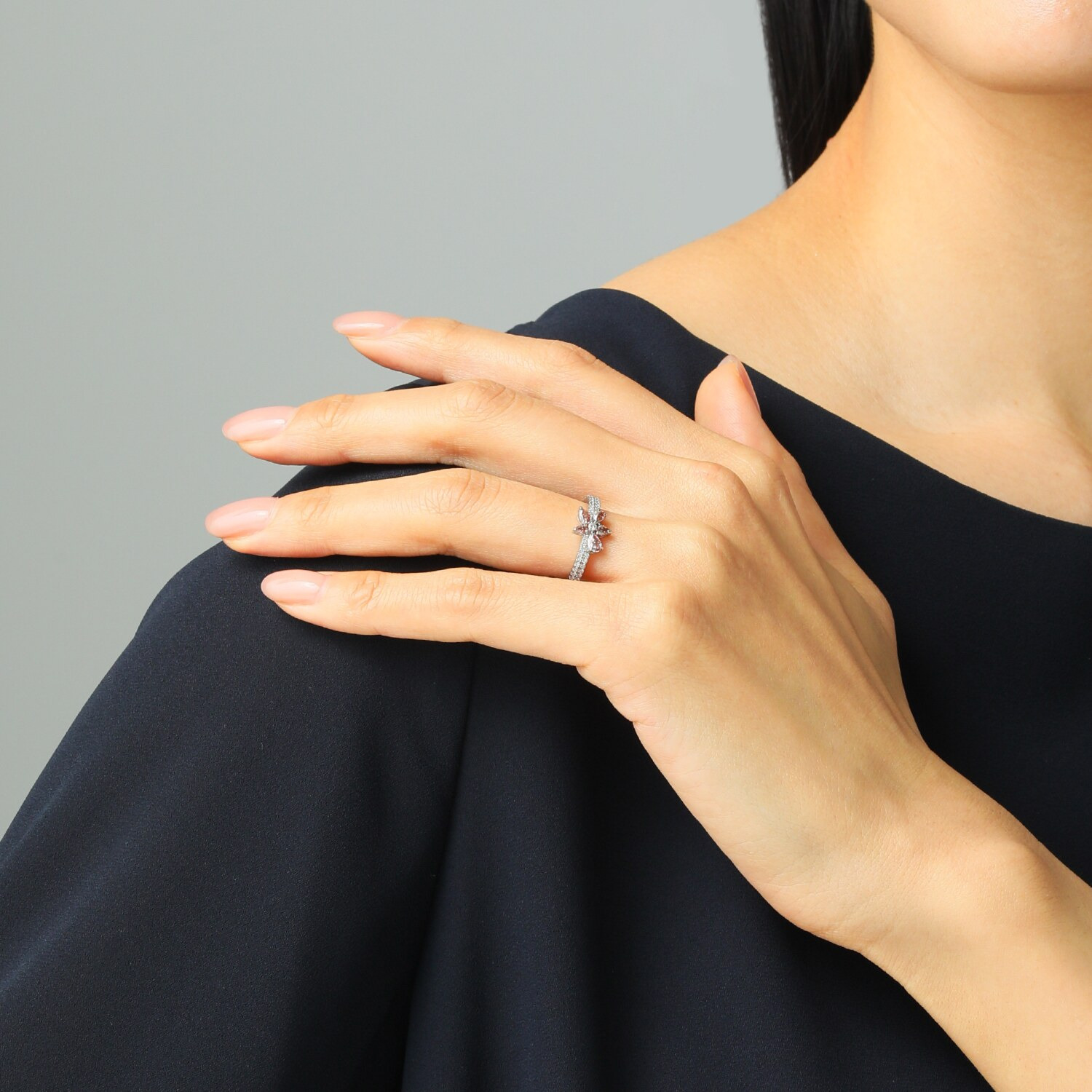 ディーラリエ プラチナ９５０ ファンシーインテンス ピンクダイヤモンド フラワーモティーフリング ＜鑑定書付＞