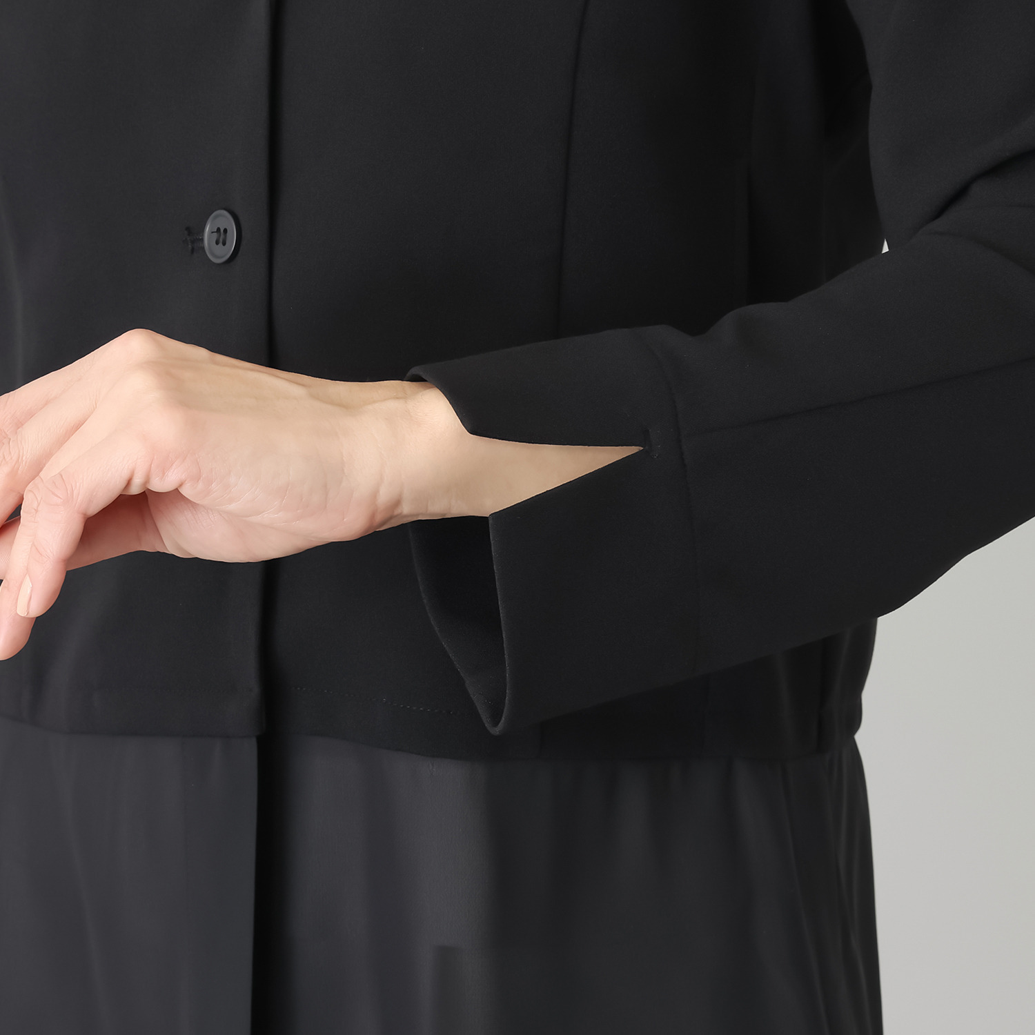 ミニマライズプラス 春らしい軽やかさ トレンドを取り入れた 大人スタイリッシュな 異素材使いの ロングコート