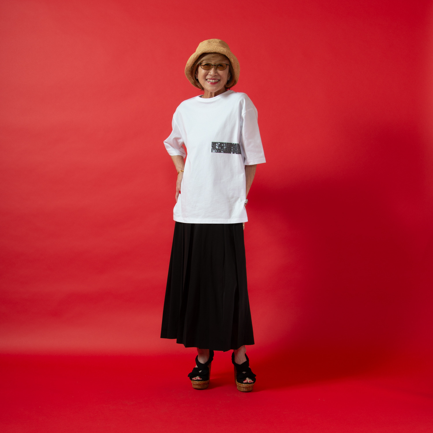 ミニマライズプラス ちょっとモード感をプラス 着心地を大切にし 軽やかさを意識 控えめなスパンコールを ほどこしたプルオーバー