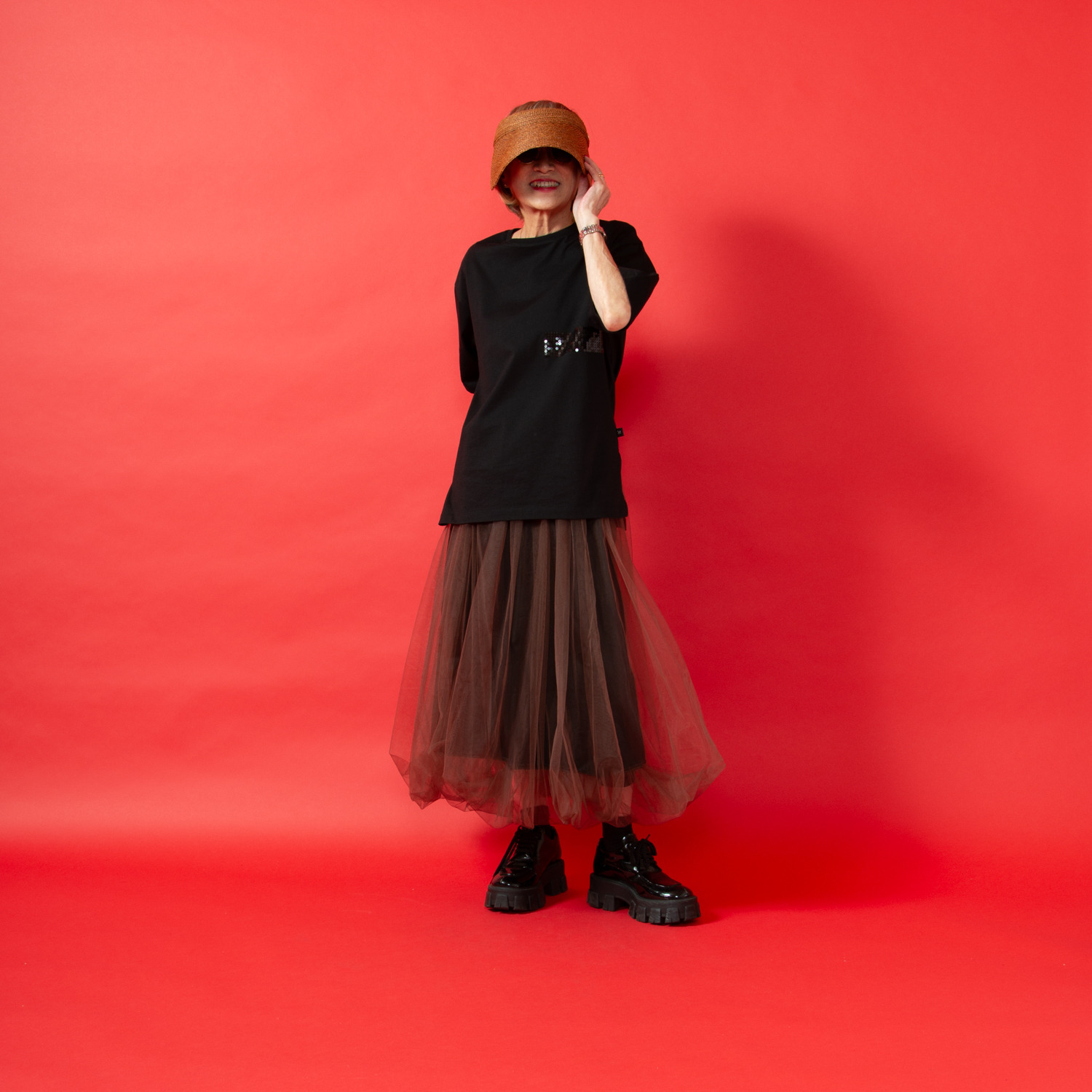 ミニマライズプラス ちょっとモード感をプラス 着心地を大切にし 軽やかさを意識 控えめなスパンコールを ほどこしたプルオーバー