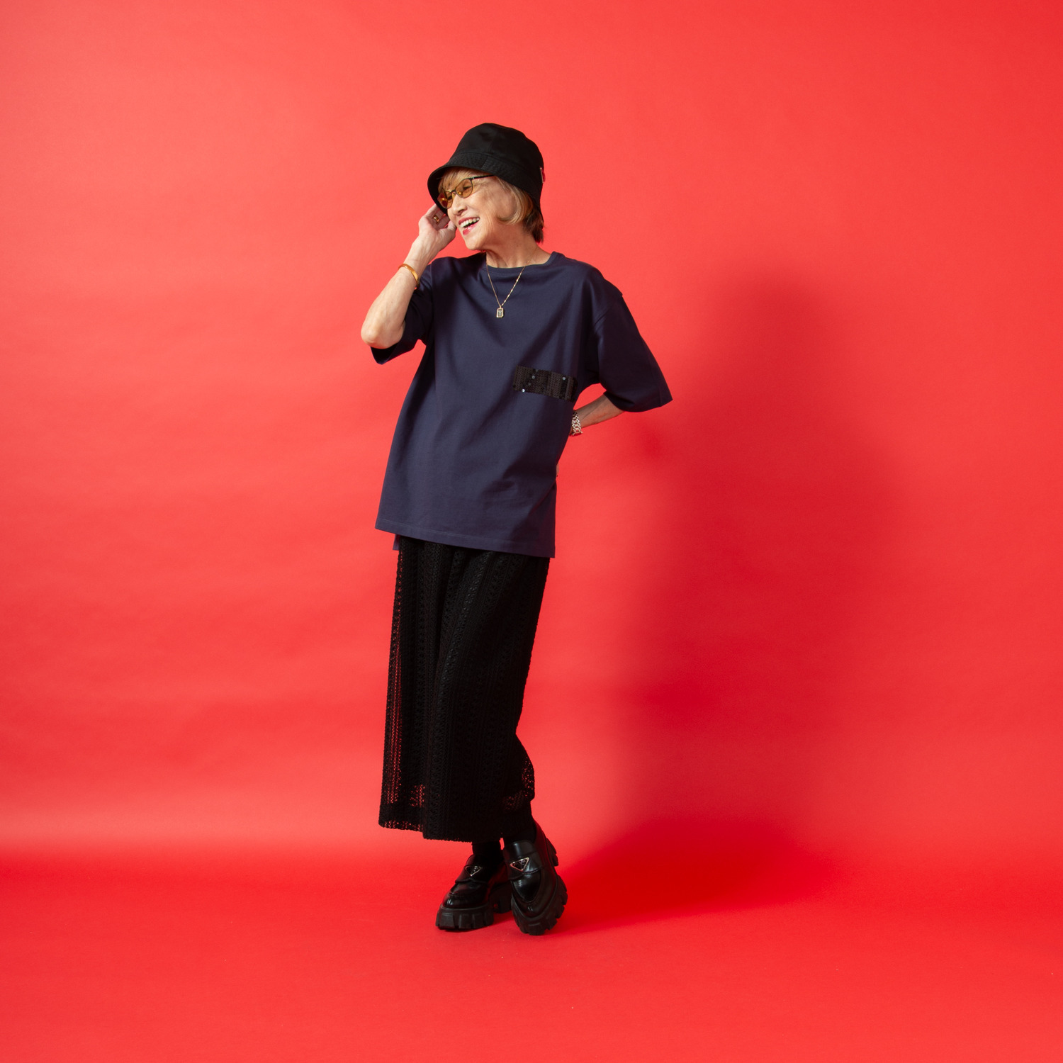 ミニマライズプラス ちょっとモード感をプラス 着心地を大切にし 軽やかさを意識 控えめなスパンコールを ほどこしたプルオーバー