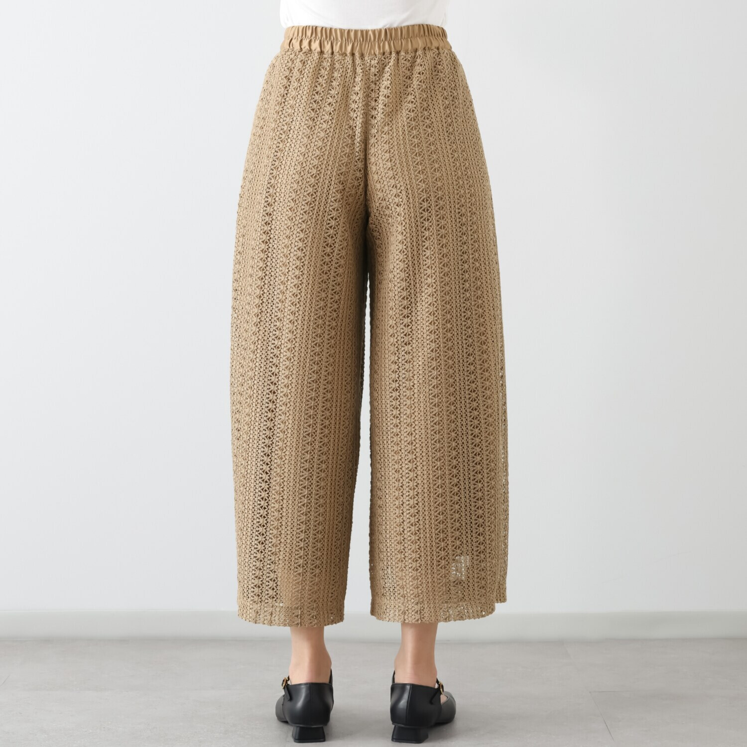 ミニマライズプラス 立体感のあるレース使いで 甘さの中に シャープさが光る モードなパンツ