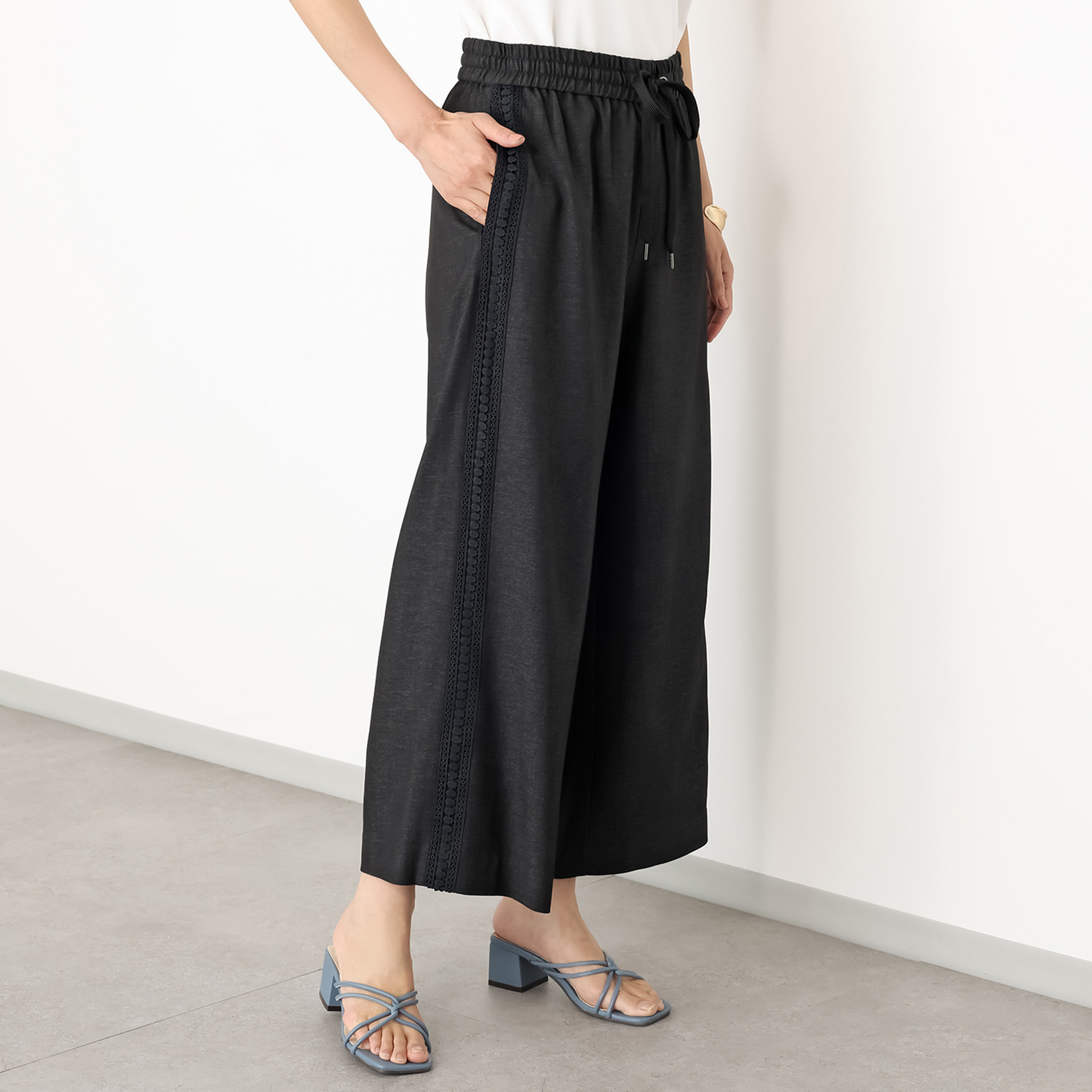 ブルーコレクション ラインレースで スッキリ見え デニム調ワイドパンツ