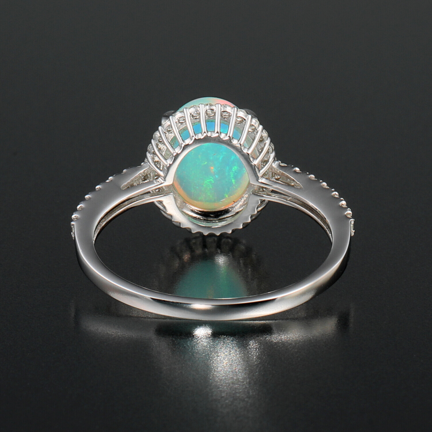 サープライズ プラチナ９５０ １カラットＵＰオパール＆ ダイヤモンド オーバルカボションリング