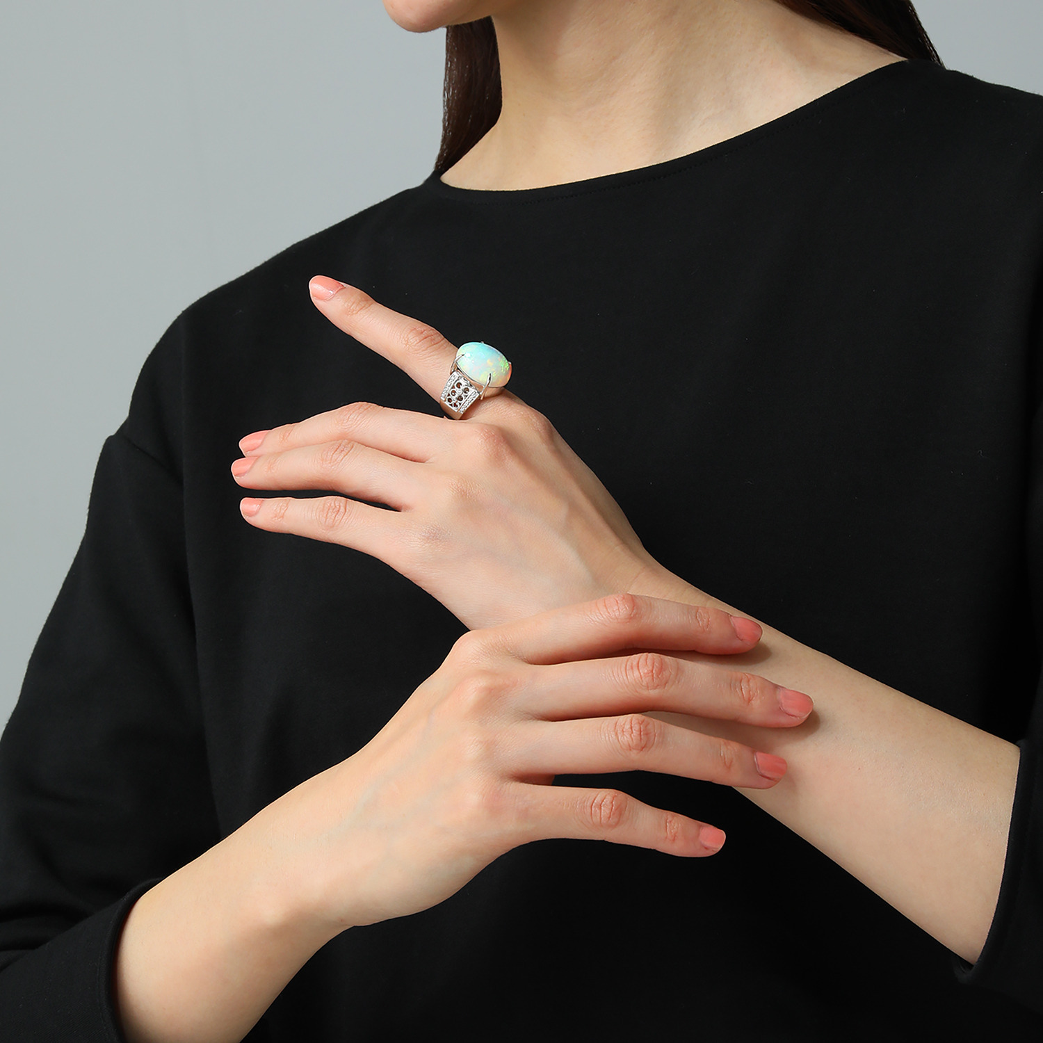 サープライズ プラチナ９００ オパール＆ ダイヤモンド オーバルカボションリング