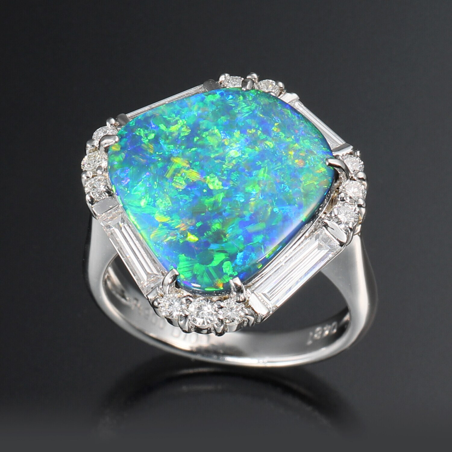 サープライズ プラチナ９００ ブラックオパール＆ １カラットＵＰ ダイヤモンドリング