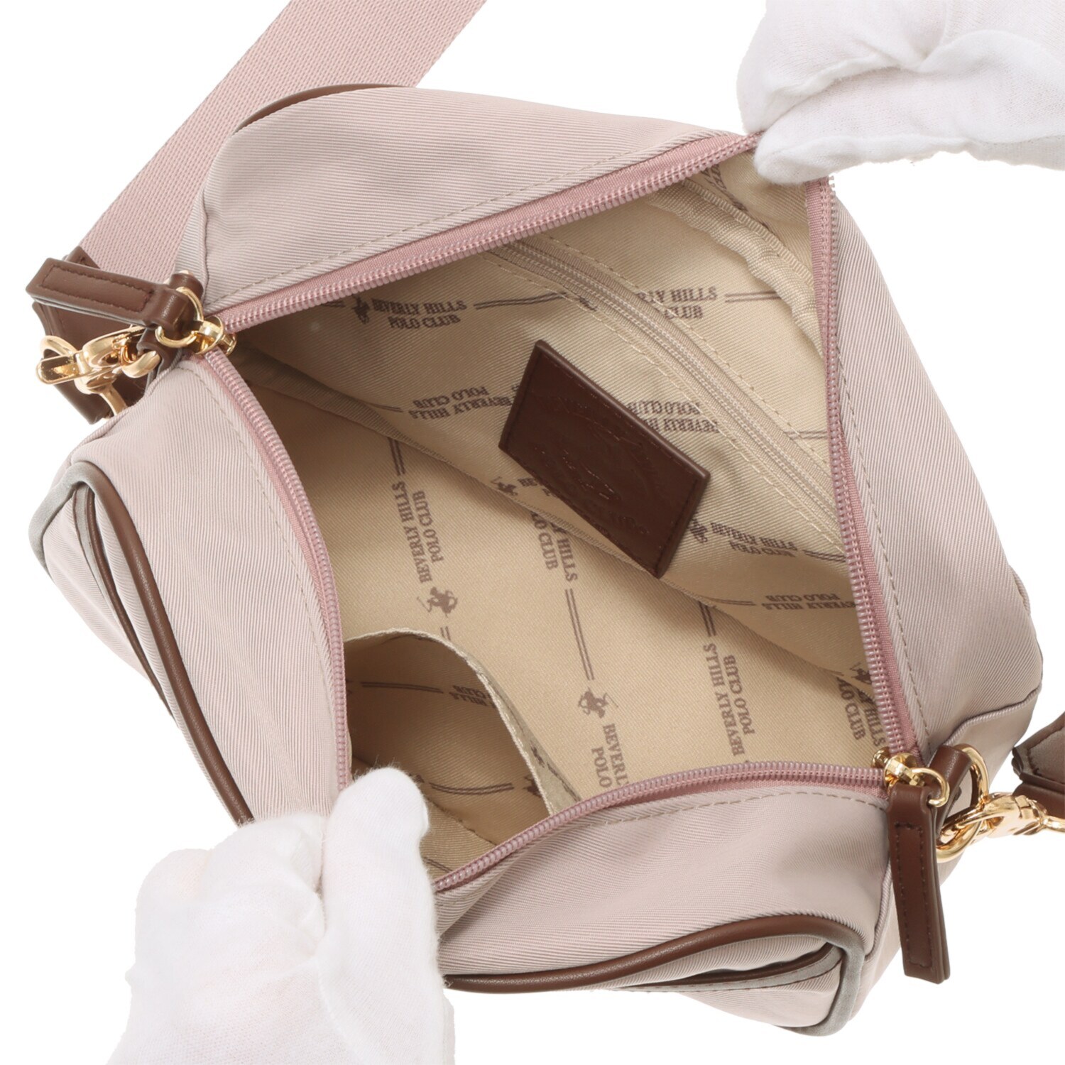 ビバリーヒルズ ポロクラブ ホースチャーム付 外出にちょうど良い 軽量ショルダーバッグ