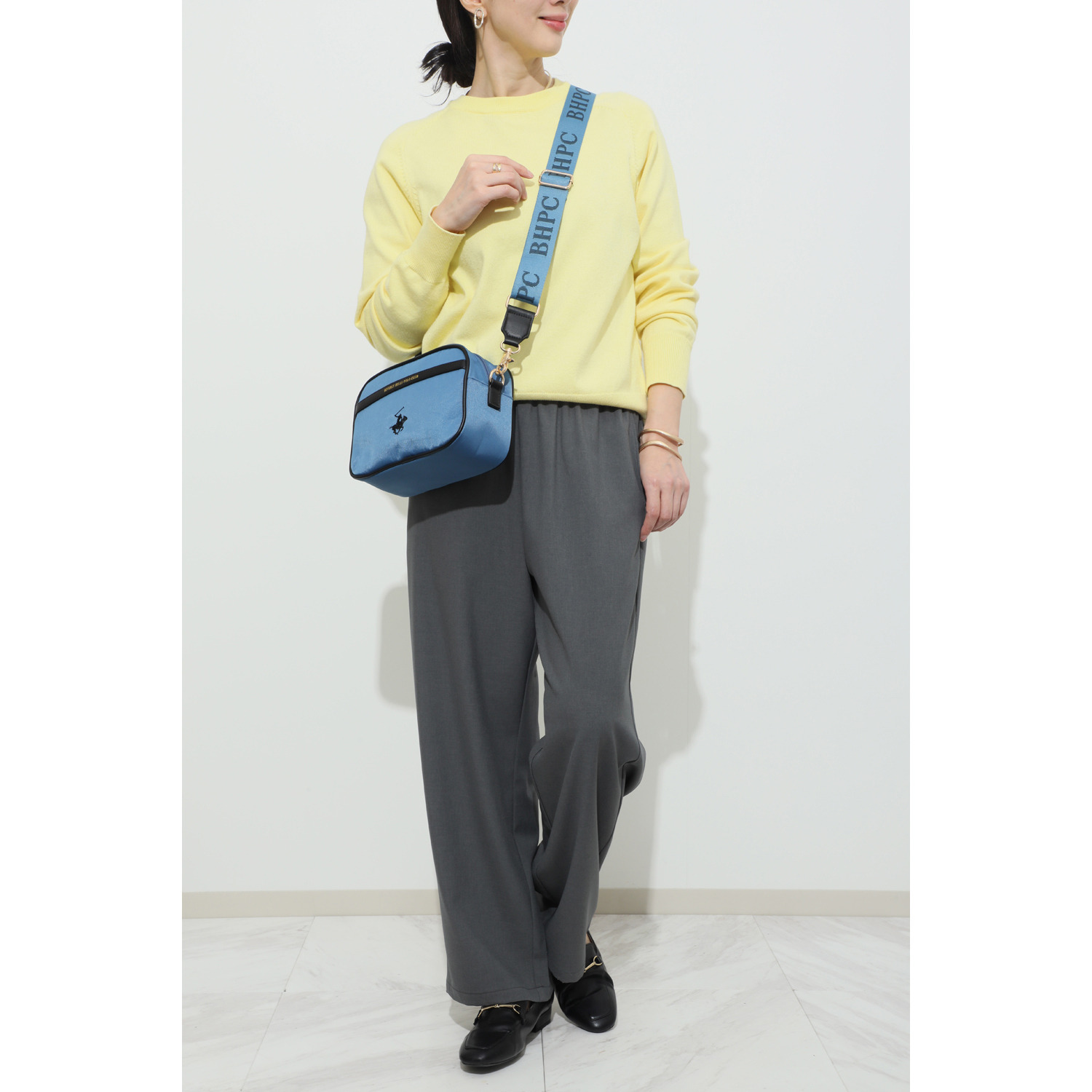 ビバリーヒルズ ポロクラブ ホースチャーム付 外出にちょうど良い 軽量ショルダーバッグ