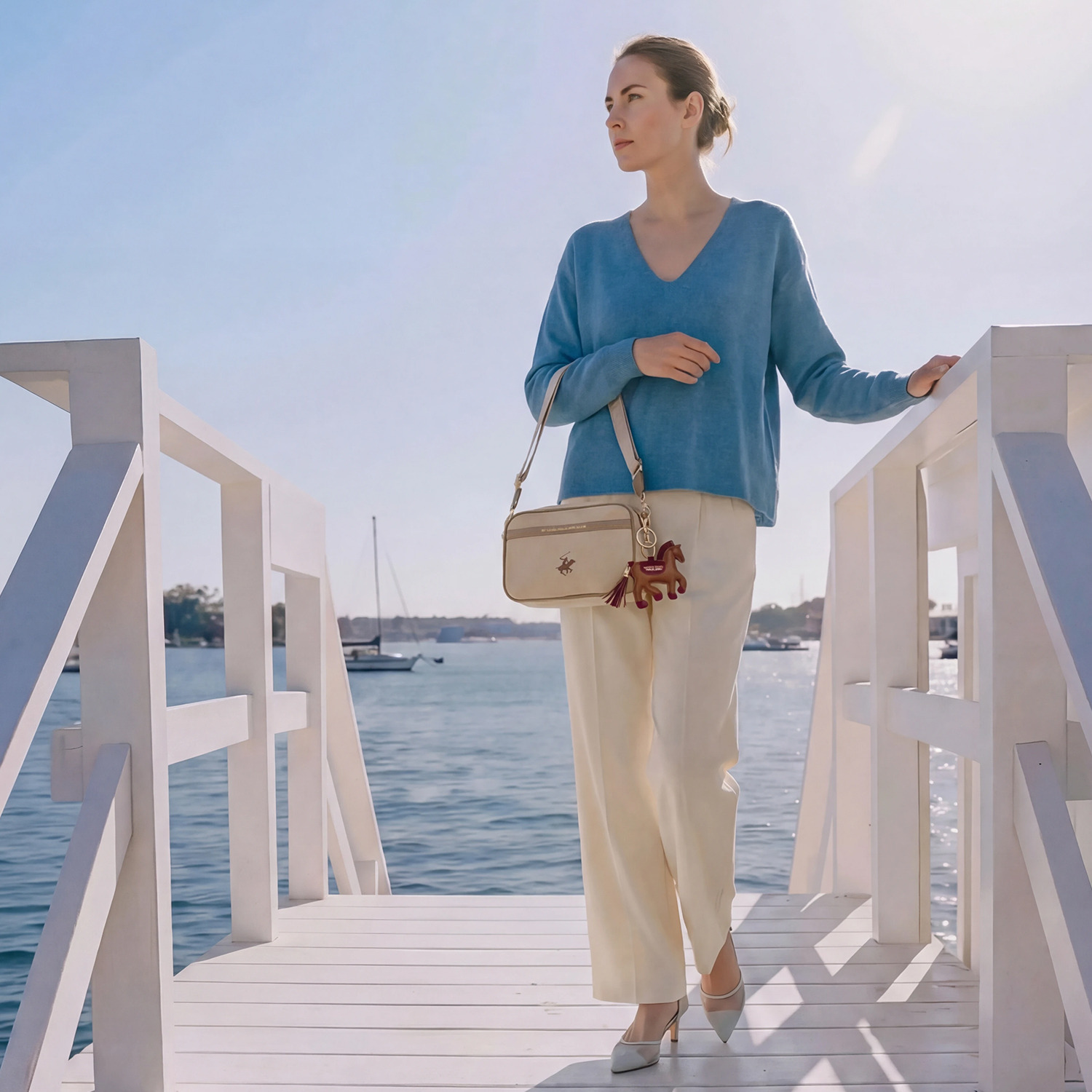 ビバリーヒルズ ポロクラブ ホースチャーム付 外出にちょうど良い 軽量ショルダーバッグ