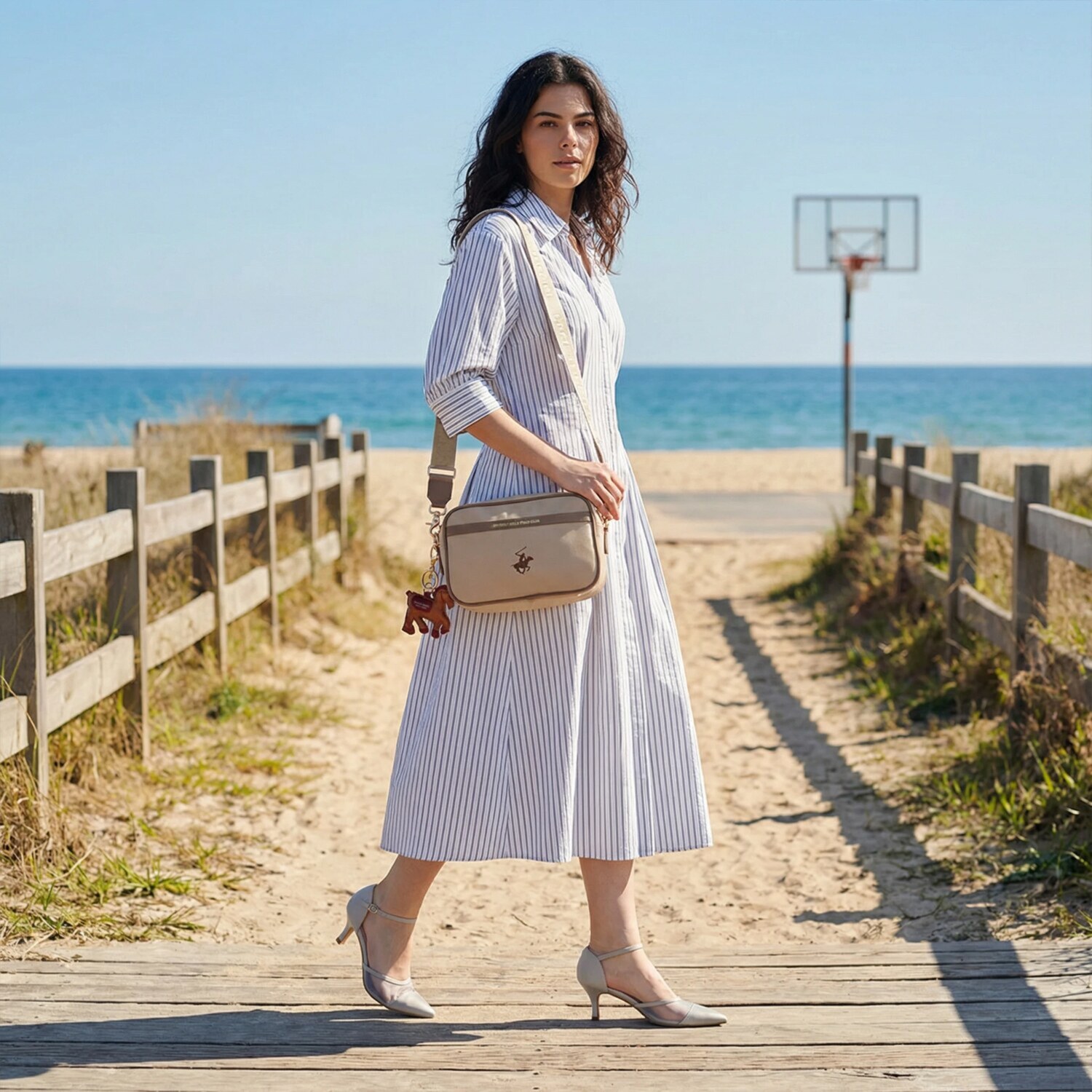 ビバリーヒルズ ポロクラブ ホースチャーム付 外出にちょうど良い 軽量ショルダーバッグ