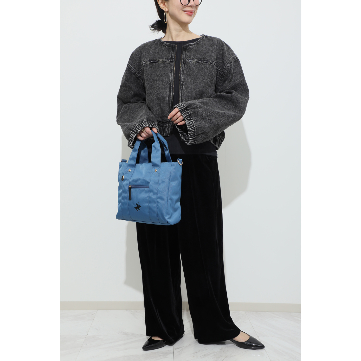 ビバリーヒルズ ポロクラブ ホースチャーム付 軽量なのに多収納 たっぷり１０ポケット ２ウェイトートバッグ