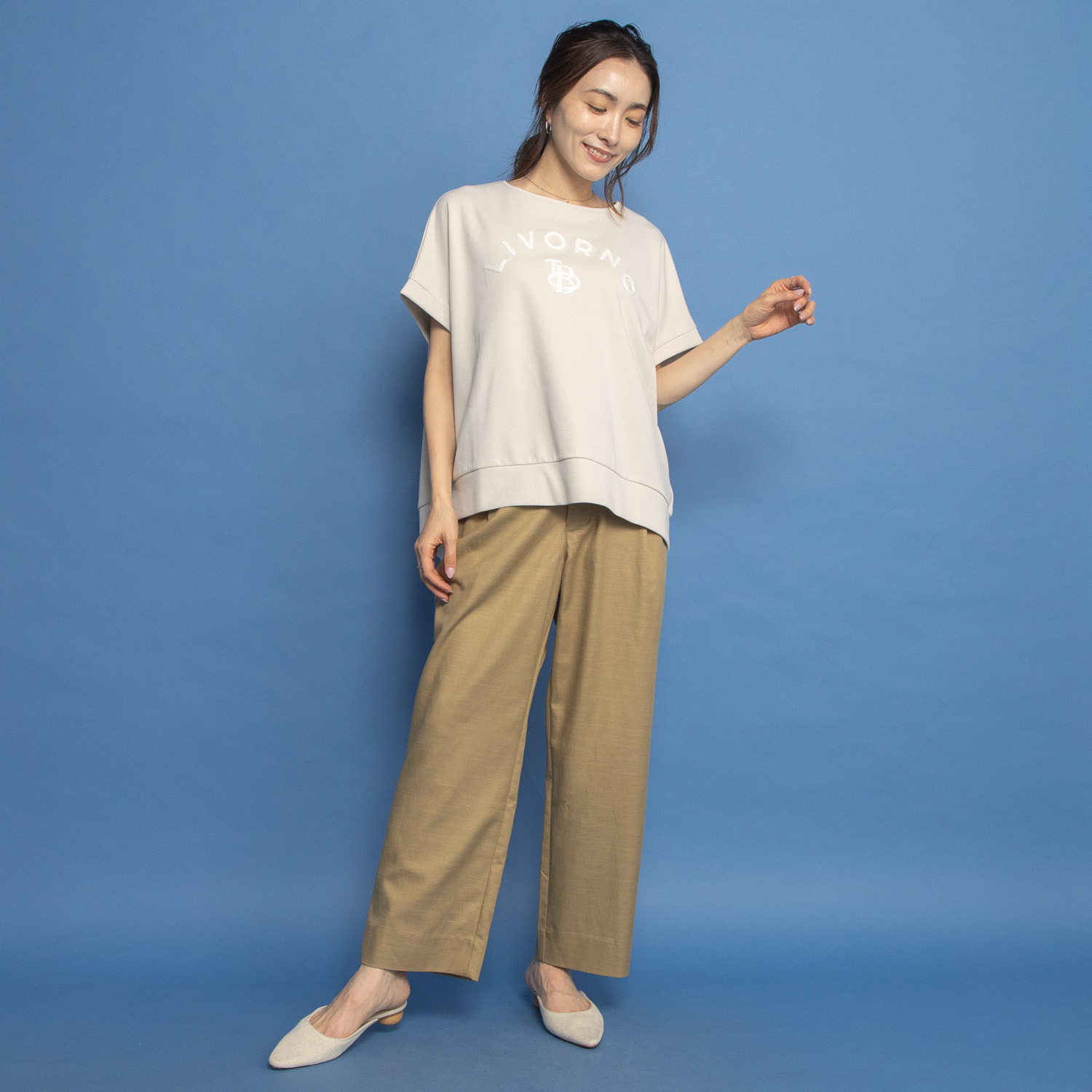 オンザビーバイサマーミー 大人のカジュアルを シックに装う ワイドストレートパンツ