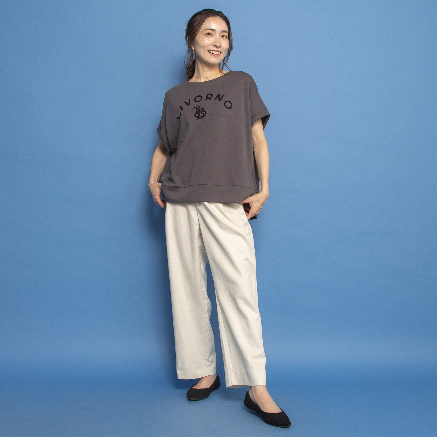 オンザビーバイサマーミー 大人のカジュアルを シックに装う ワイドストレートパンツ