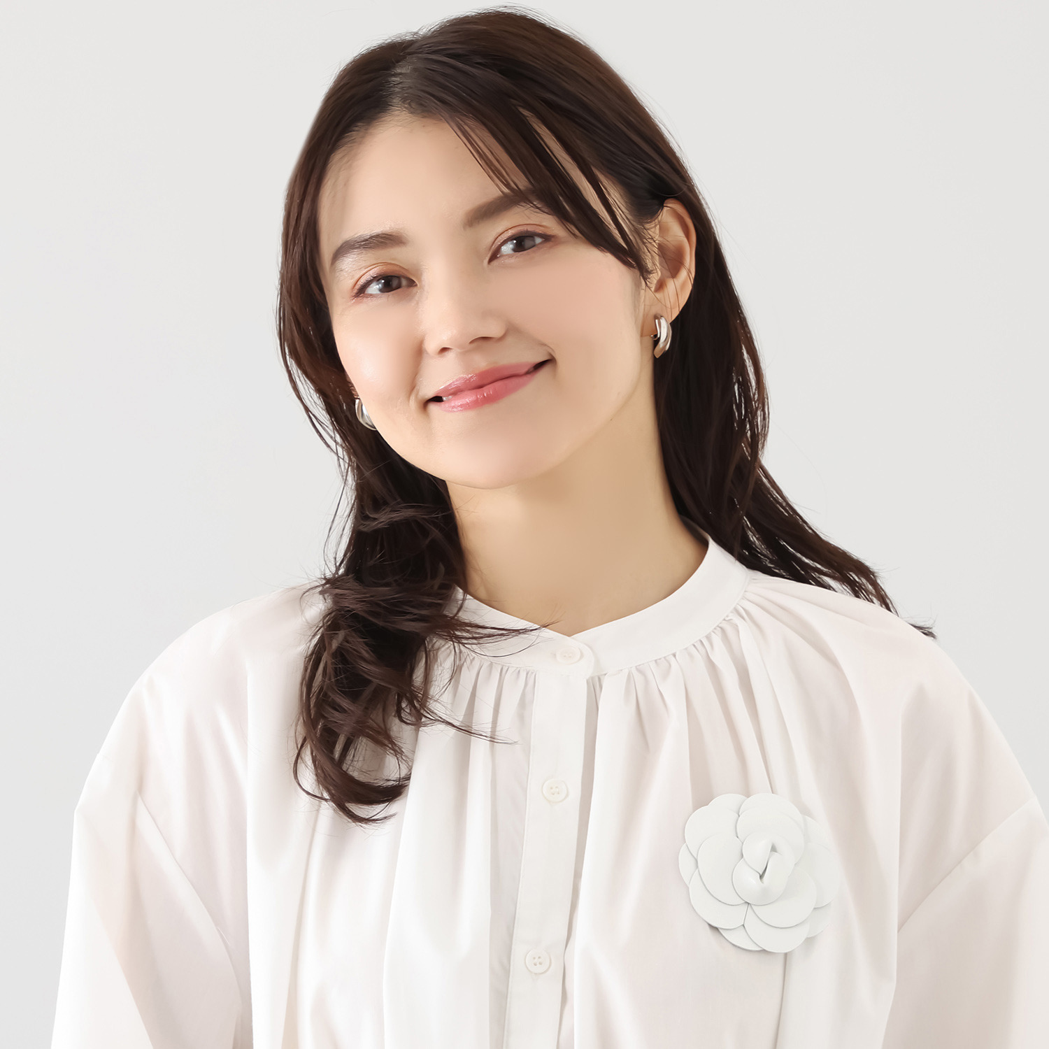 エーエフコンフィ 牛革 フラワーモティーフ マグネットブローチ