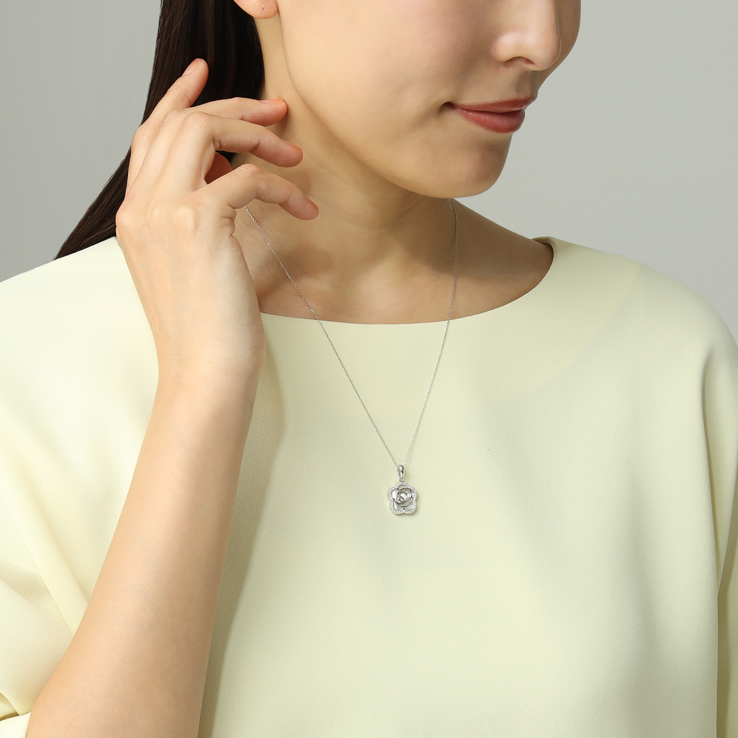 ルチェルーナ シルバー マザーオブパール＆ＣＺ アクアティックフラワー デザインペンダントトップ