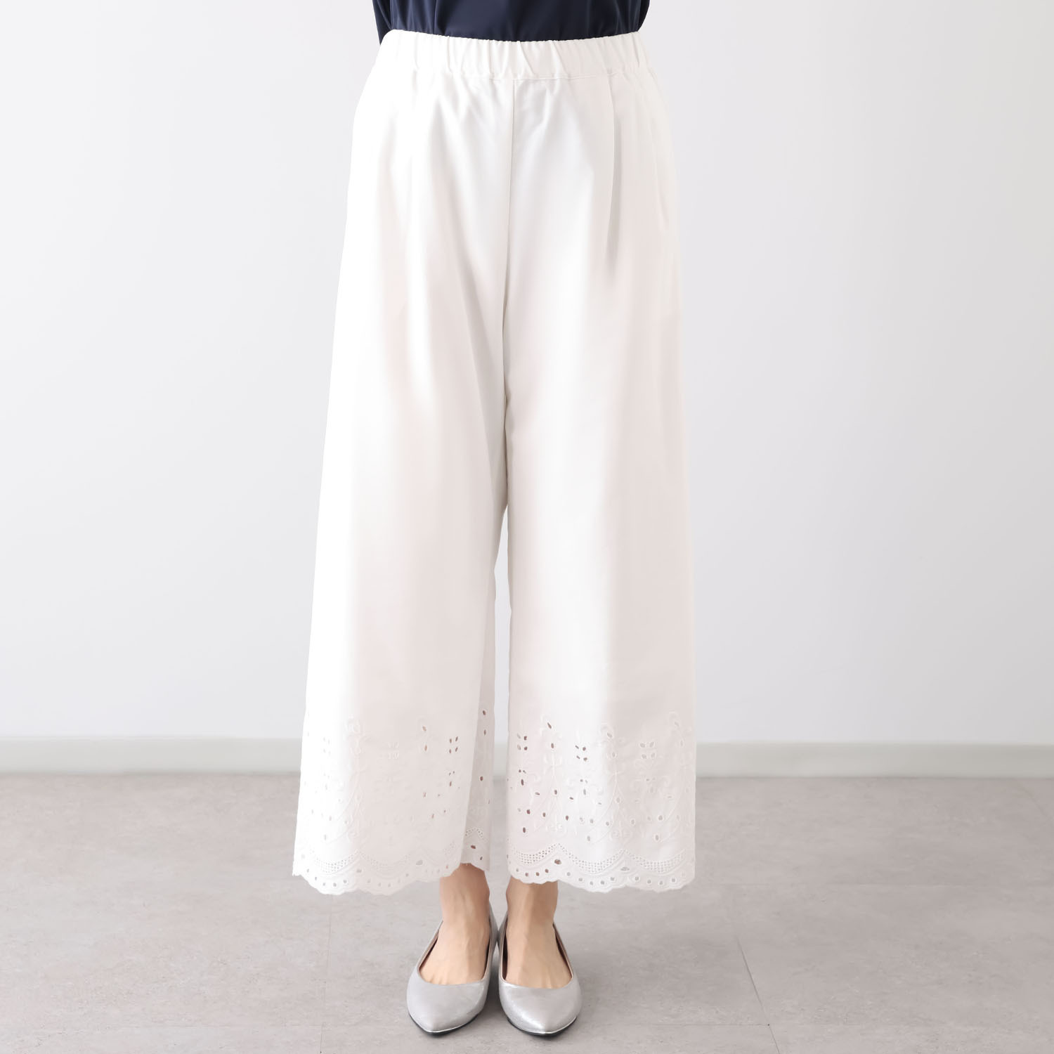 ナチュラルバイクリップ 裾レースが美しい 脚さばきをきれいに魅せる 一枚で決まる 美しいシルエット セミワイドパンツ