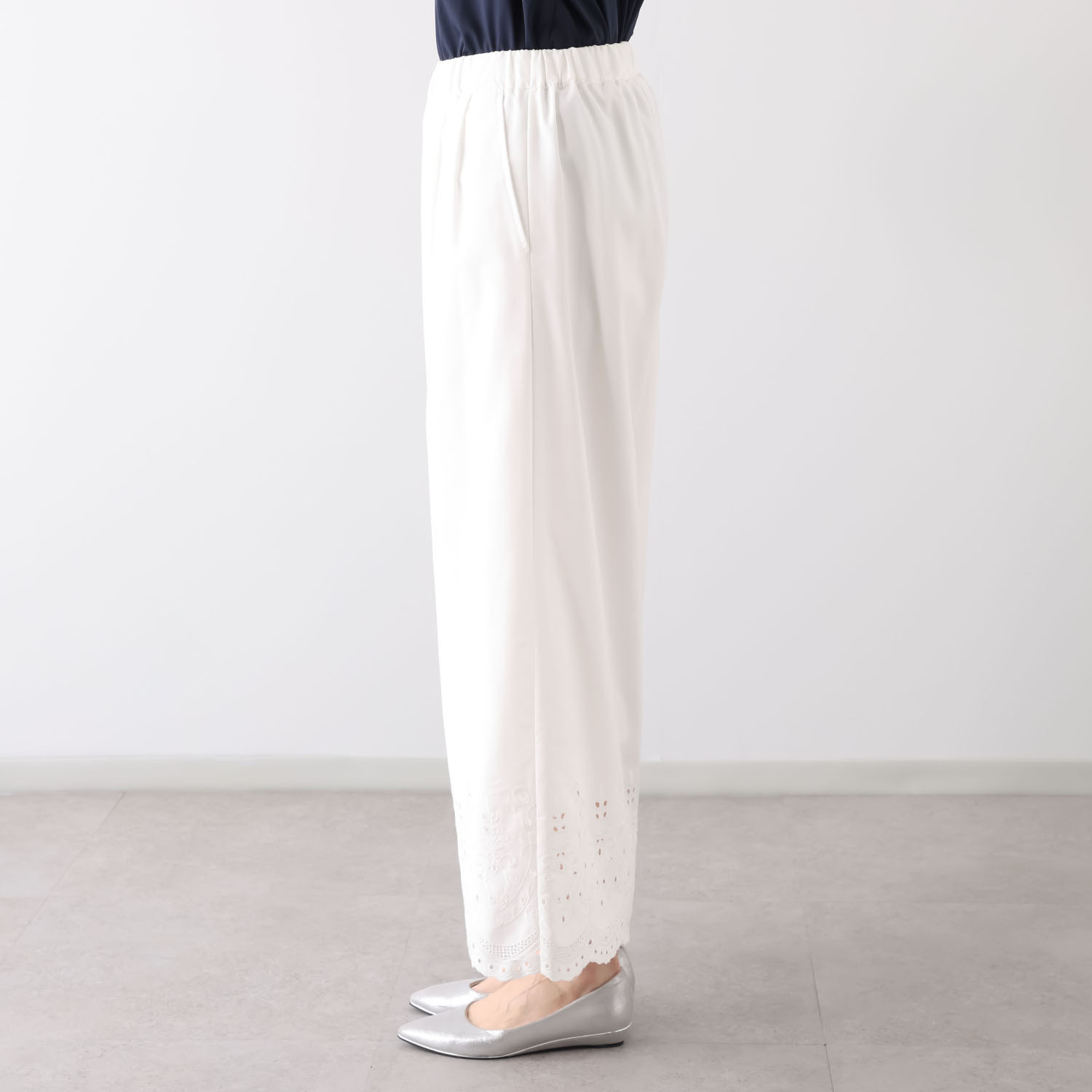 ナチュラルバイクリップ 裾レースが美しい 脚さばきをきれいに魅せる 一枚で決まる 美しいシルエット セミワイドパンツ