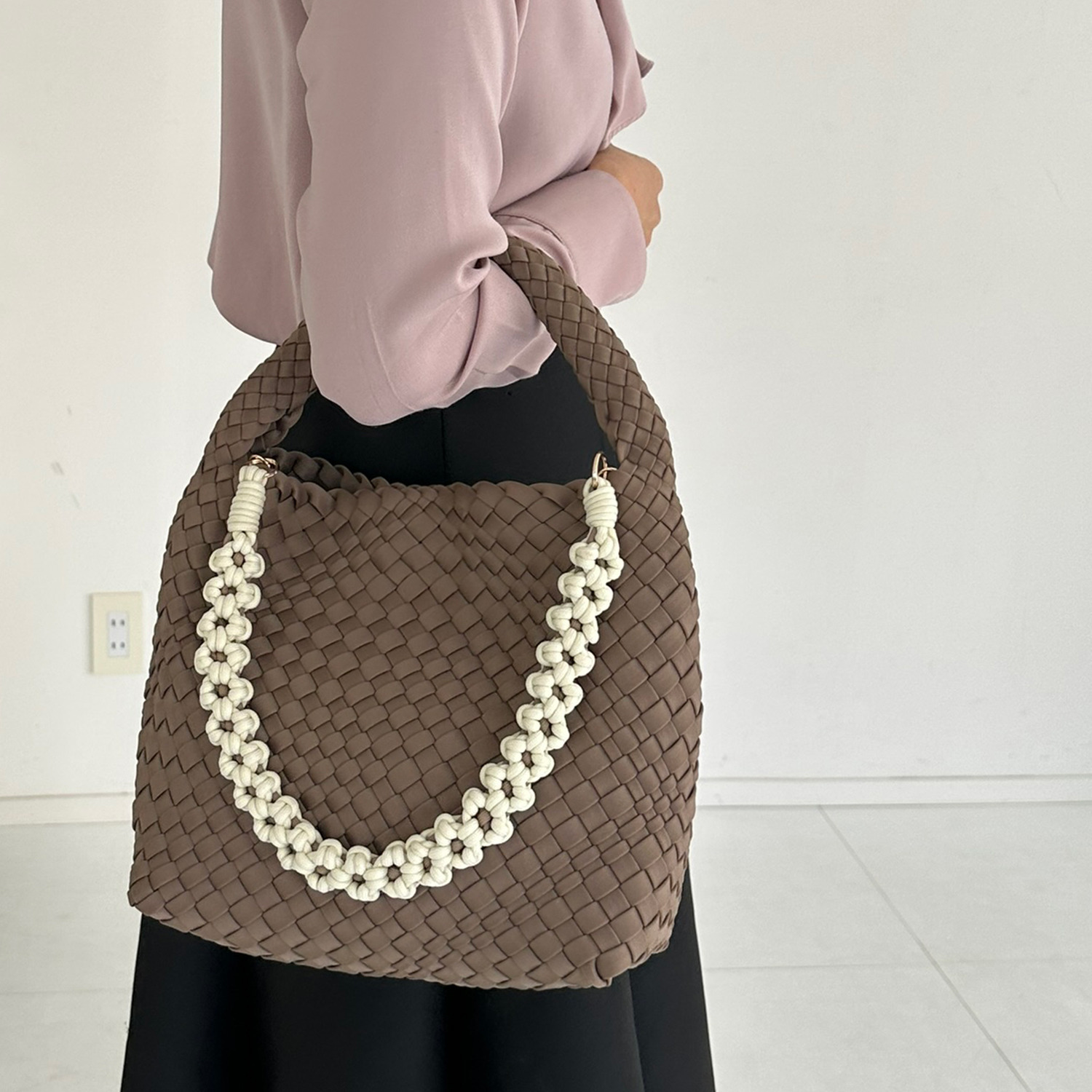 パドマ イントレチャート フラワーストラップ ３ウェイバッグ ＜巾着インナーポーチ付＞