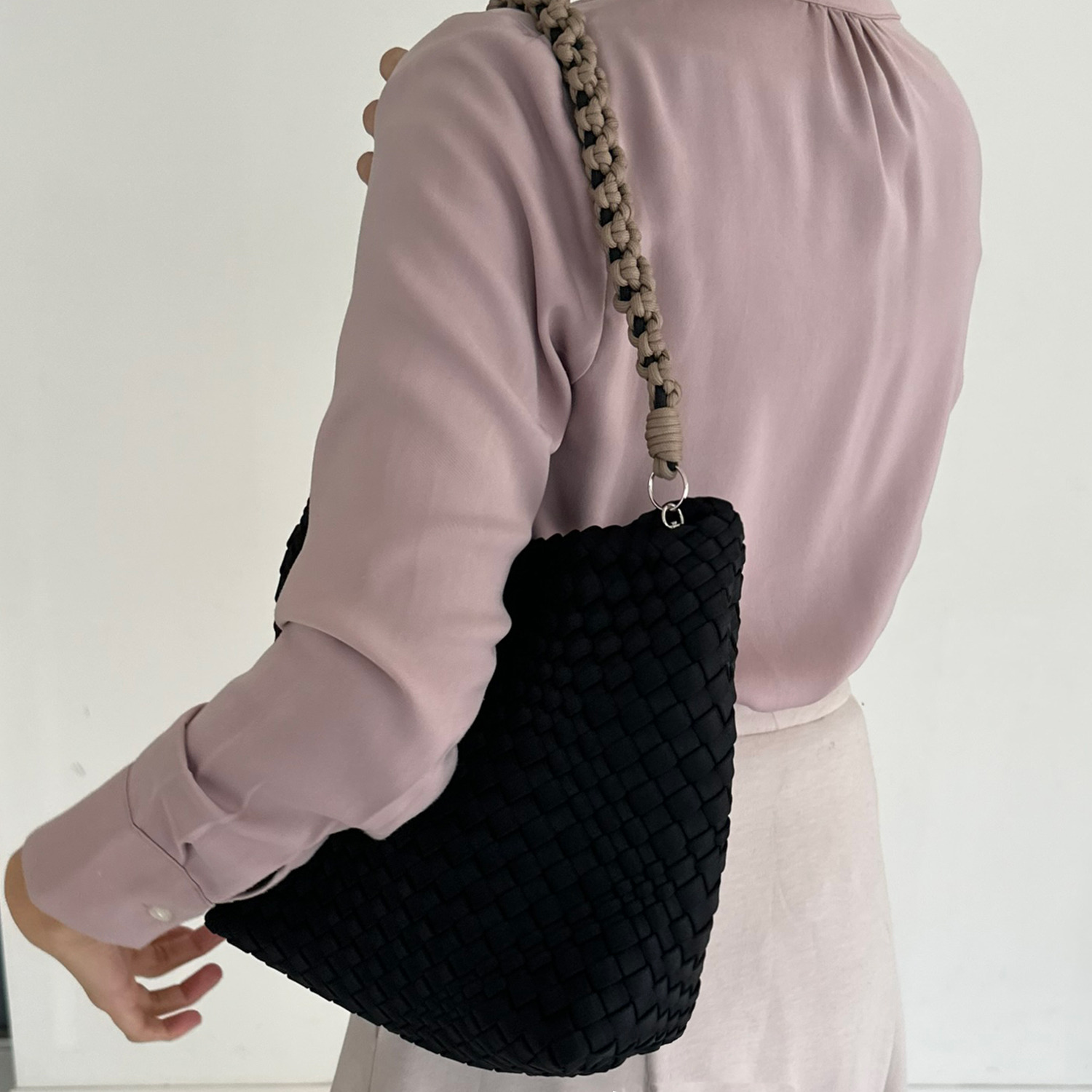 パドマ イントレチャート フラワーストラップ ３ウェイバッグ ＜巾着インナーポーチ付＞