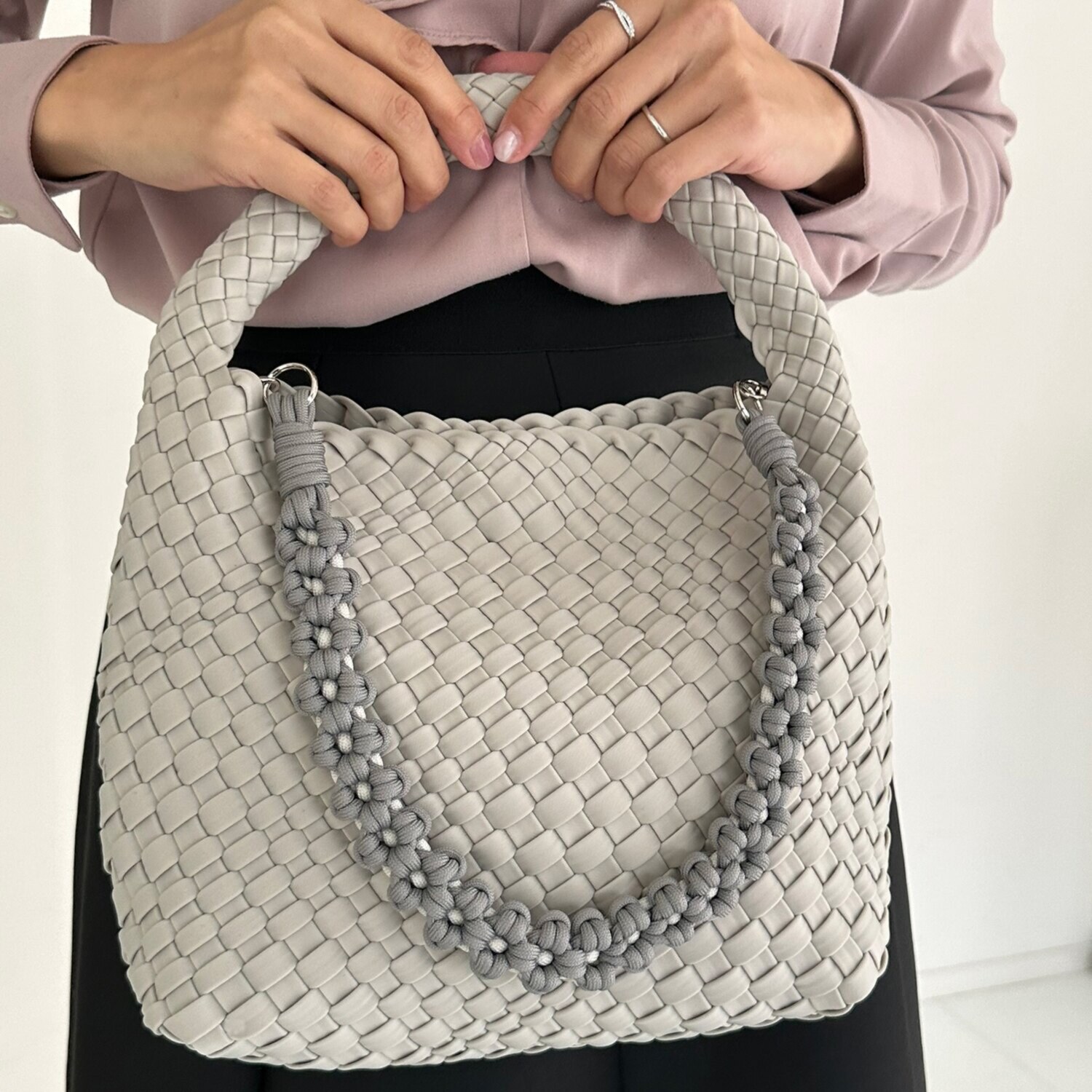 パドマ イントレチャート フラワーストラップ ３ウェイバッグ ＜巾着インナーポーチ付＞