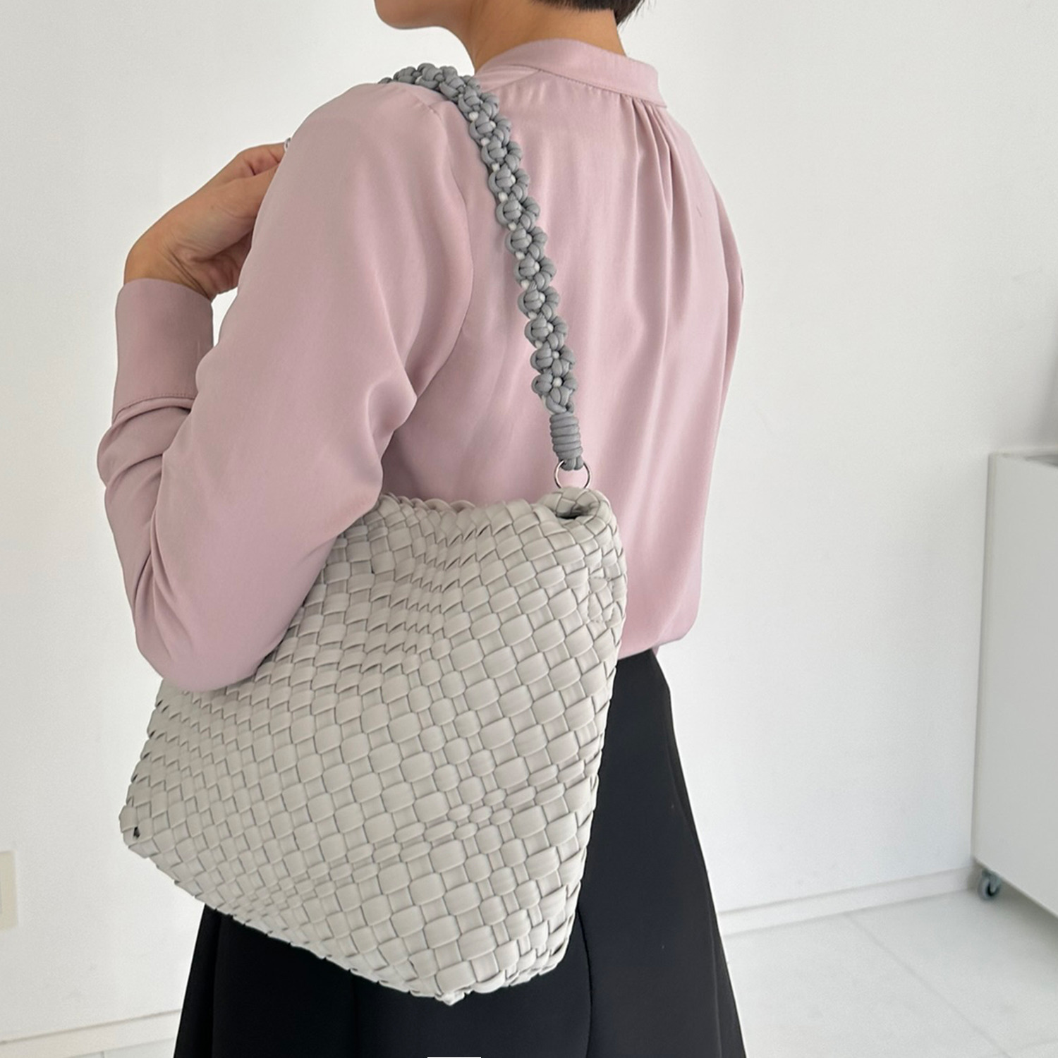 パドマ イントレチャート フラワーストラップ ３ウェイバッグ ＜巾着インナーポーチ付＞