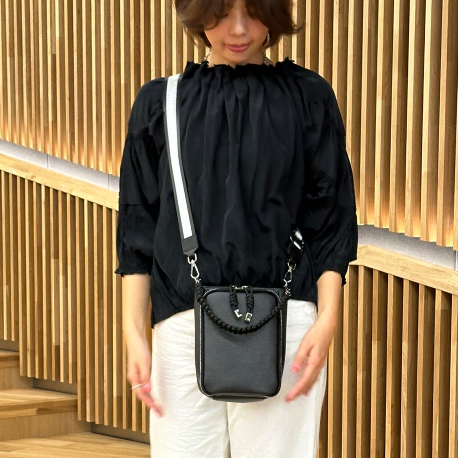 パドマ がばっと開いて コンパクトなのに大容量 牛革２ウェイバッグ