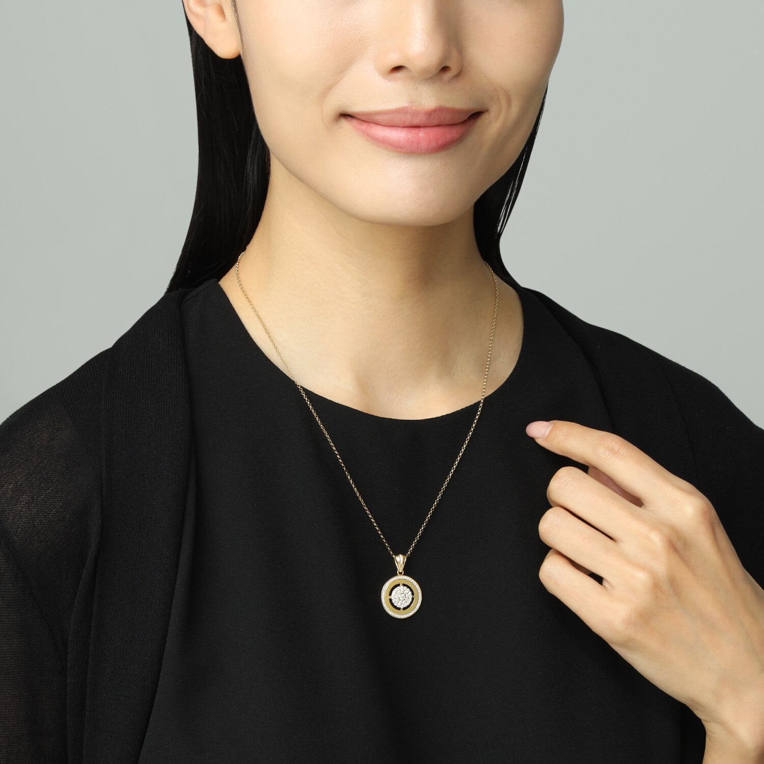 ファシーノアルジェント シルバー ＣＺ エンブレムデザイン ラウンドペンダントトップ