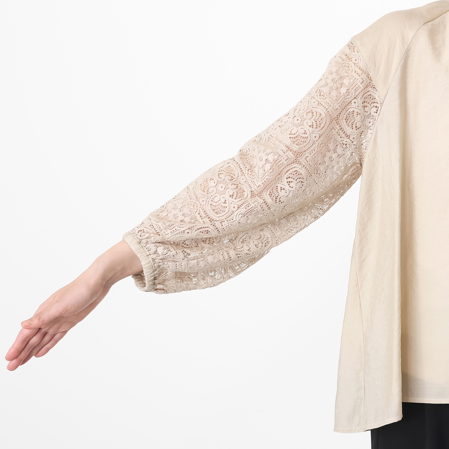 ラフレス エアリー素材 袖レースブラウス