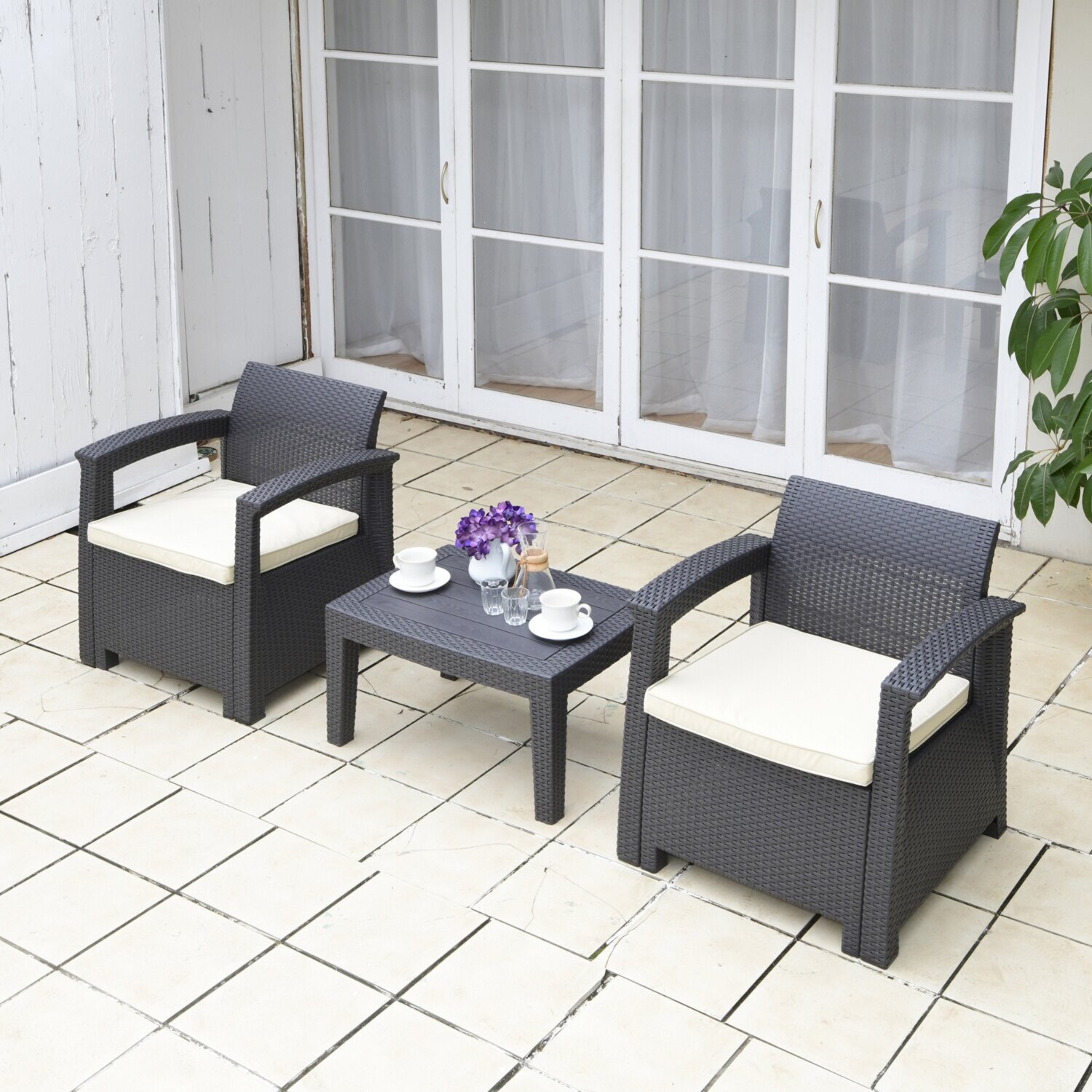 お庭が ガーデンリゾートに！ 簡単組み立てで、 快適な座り心地に こだわった ガーデンテーブル ３点セット　ウブドゥ