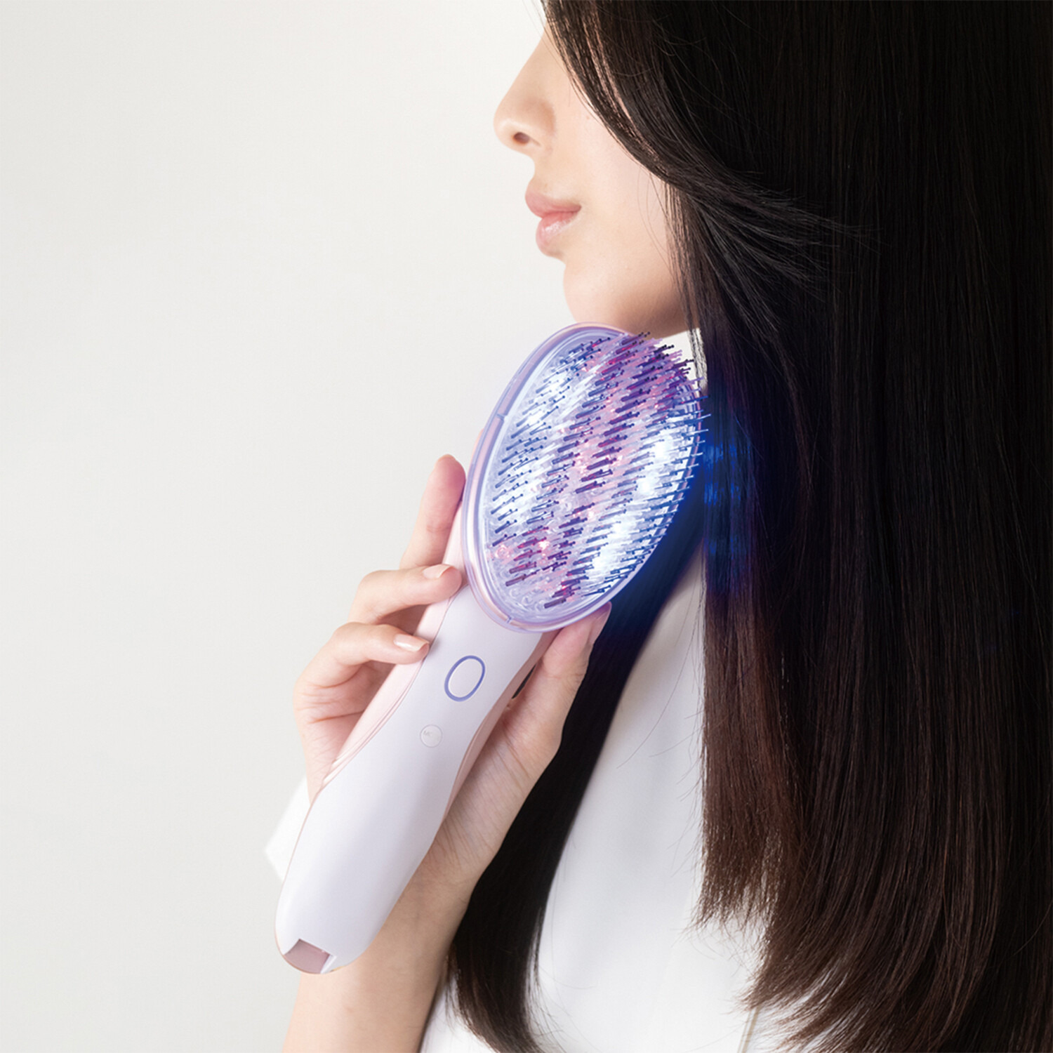 医師共同開発 ＬＥＤ搭載＆ マイナスイオン発生 ブラッシングで驚きの ツヤボリューム！ ＥＬＬＥ “スタイリストイオン グロウブラシ”特別セット