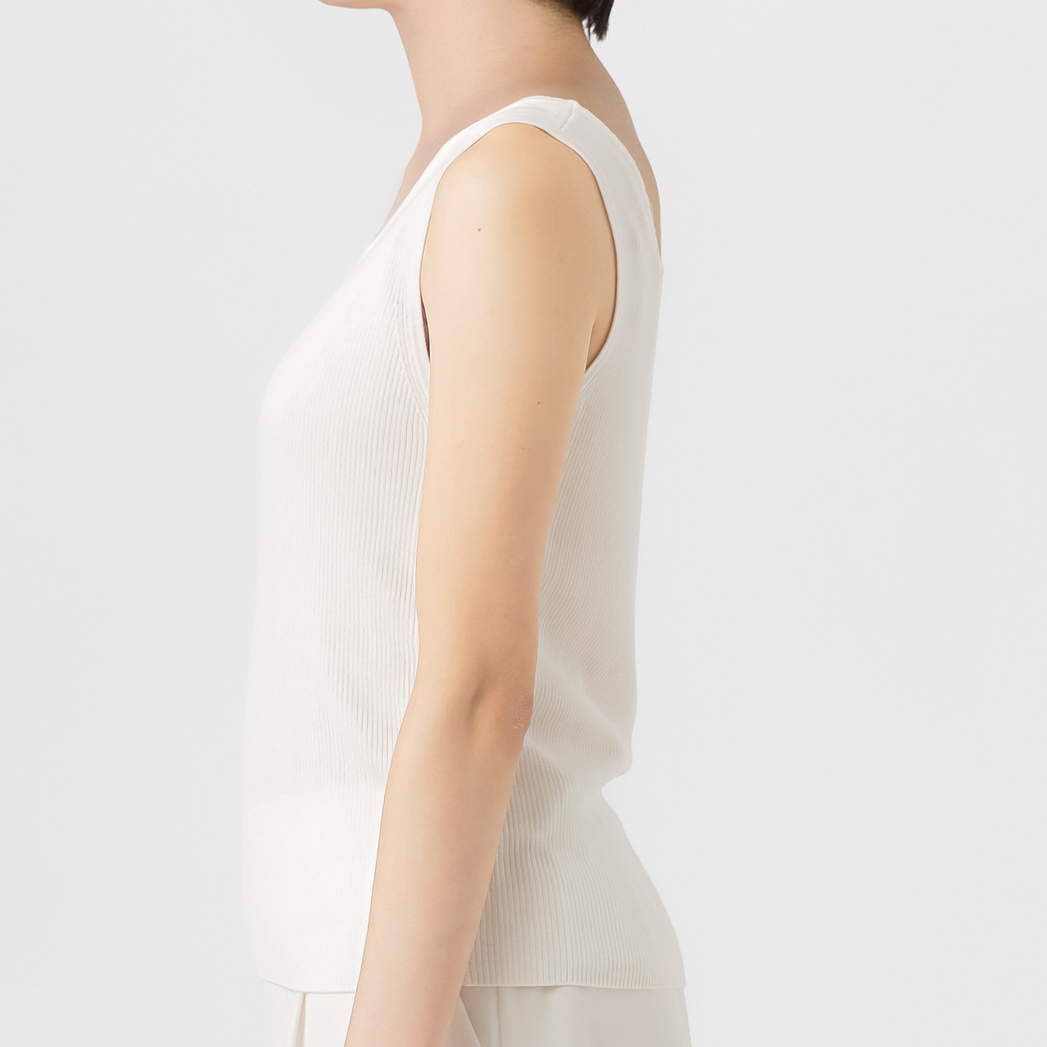エマキュレイト スクエアネック ２ウェイ タンクトップ