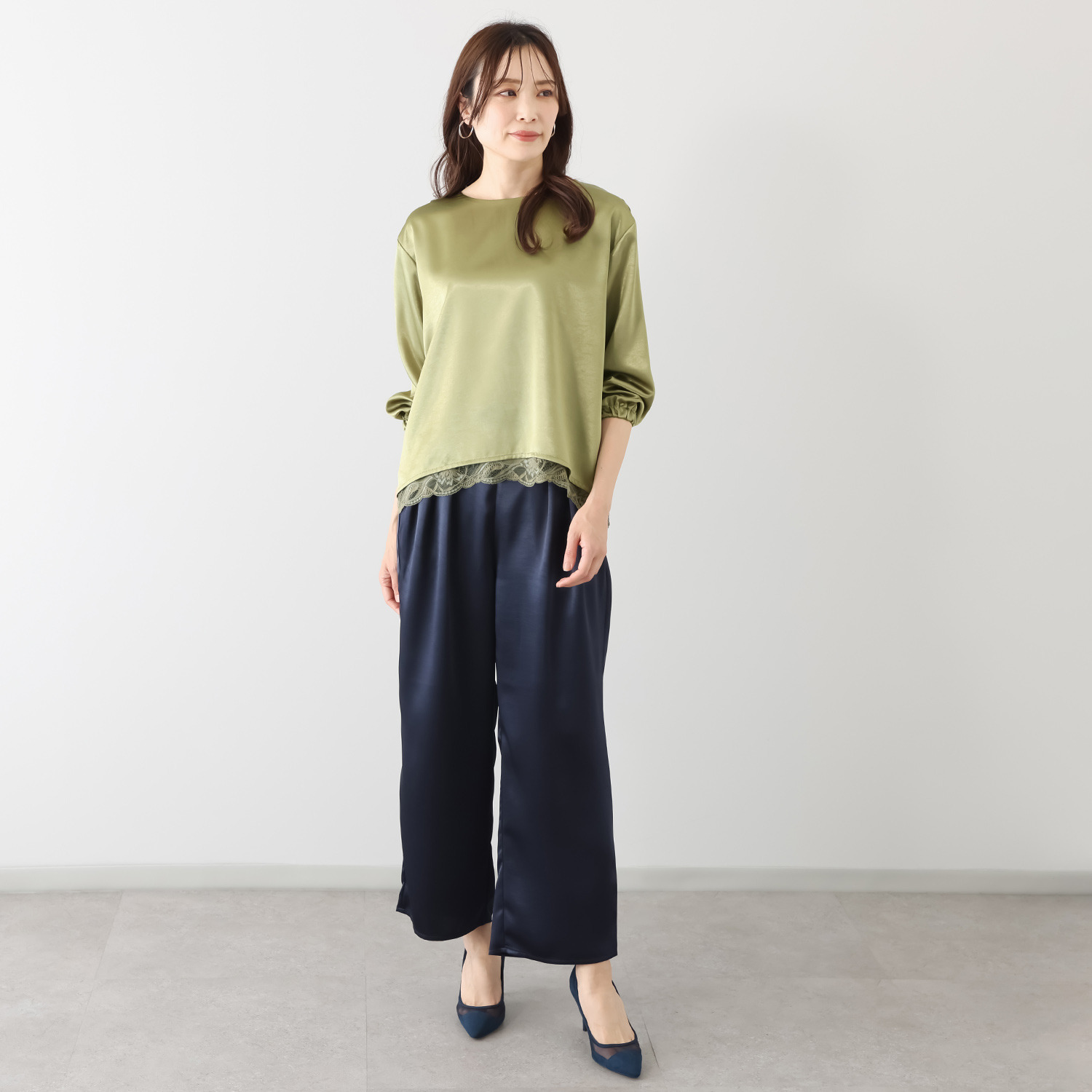 リミナル レースレイヤード サテンブラウス