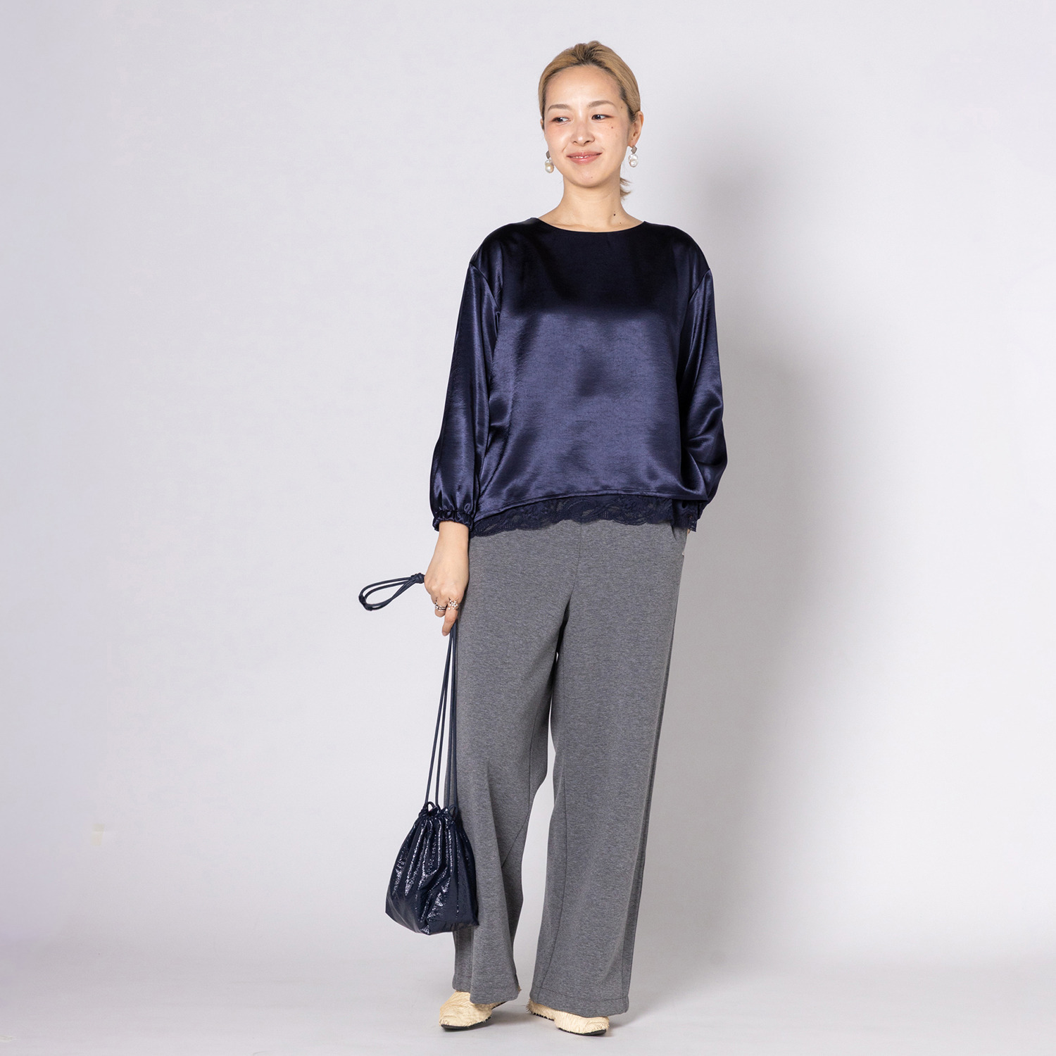 リミナル レースレイヤード サテンブラウス