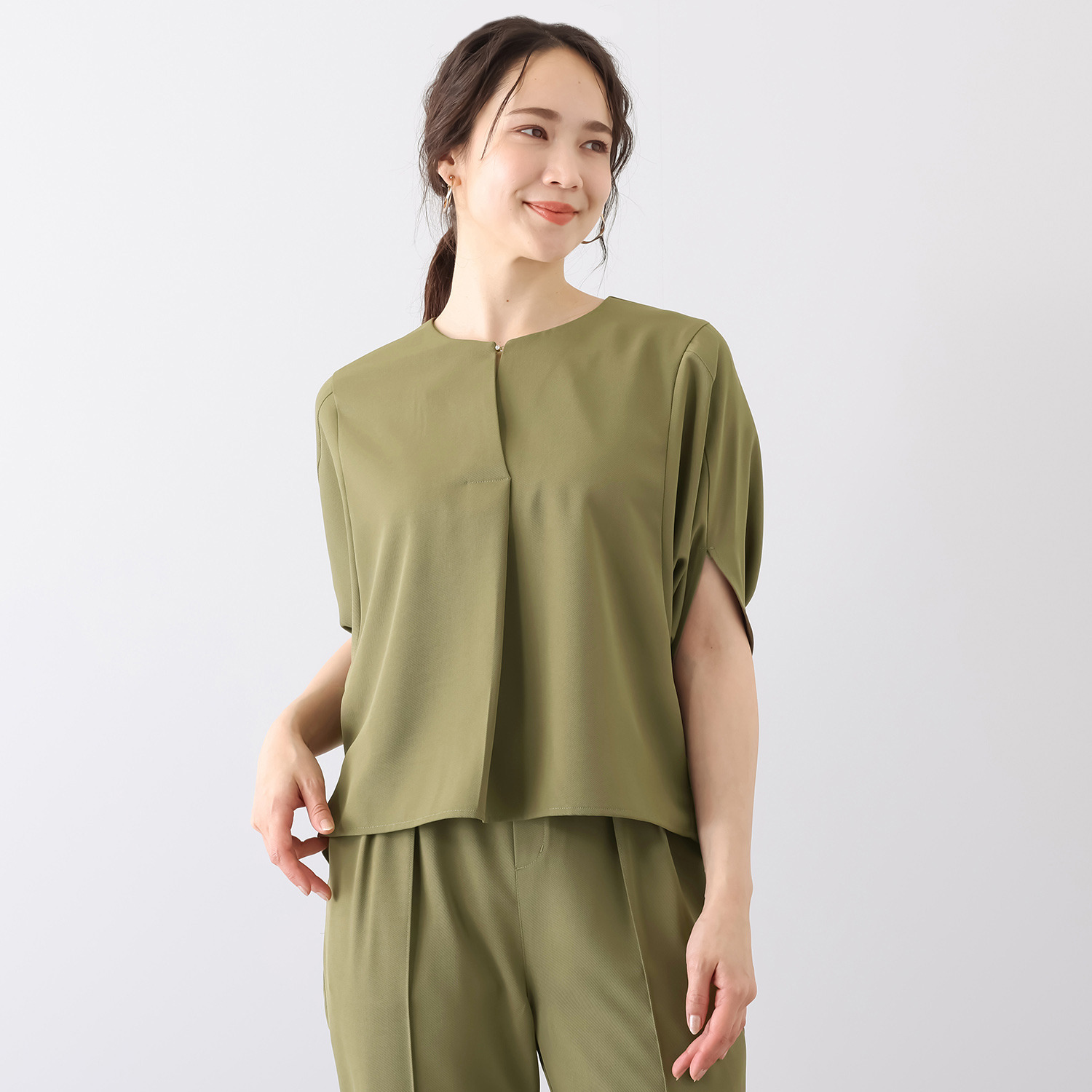 Ｓ３５７プラス さらり上品見え ドレープブラウス