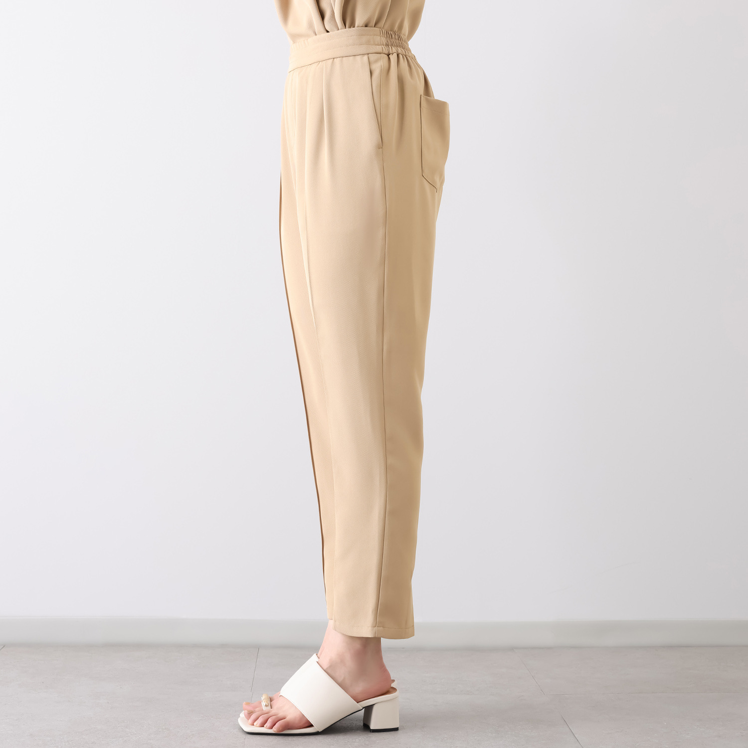 Ｓ３５７プラス 小柄さんのための 上品見え イージー テーパードパンツ