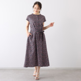 Ｓ３５７プラス 楽ちんシルエットの ウエストリボン付 小花柄プリントワンピース