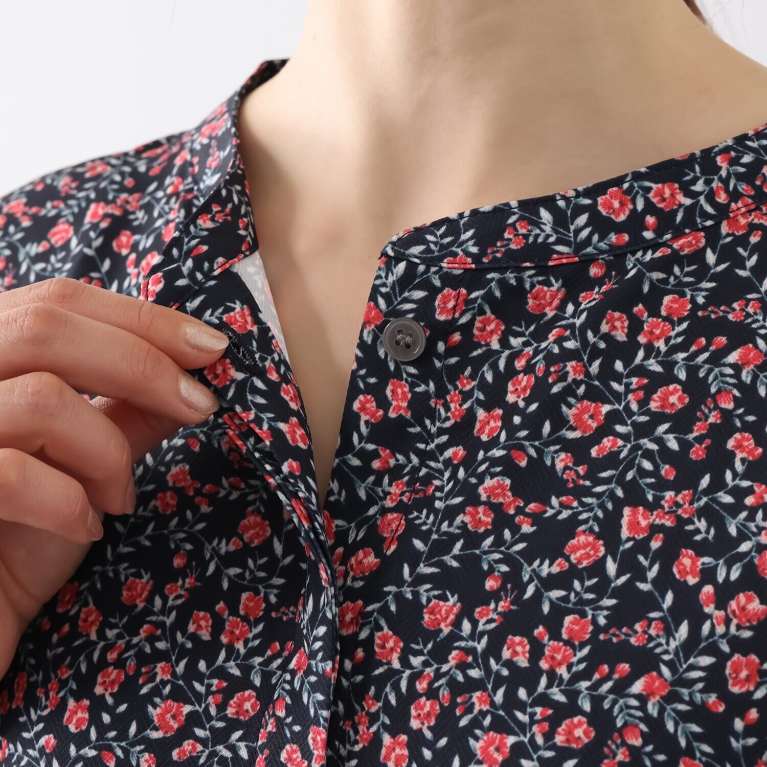 Ｓ３５７プラス 楽ちんシルエットの ウエストリボン付 小花柄プリントワンピース