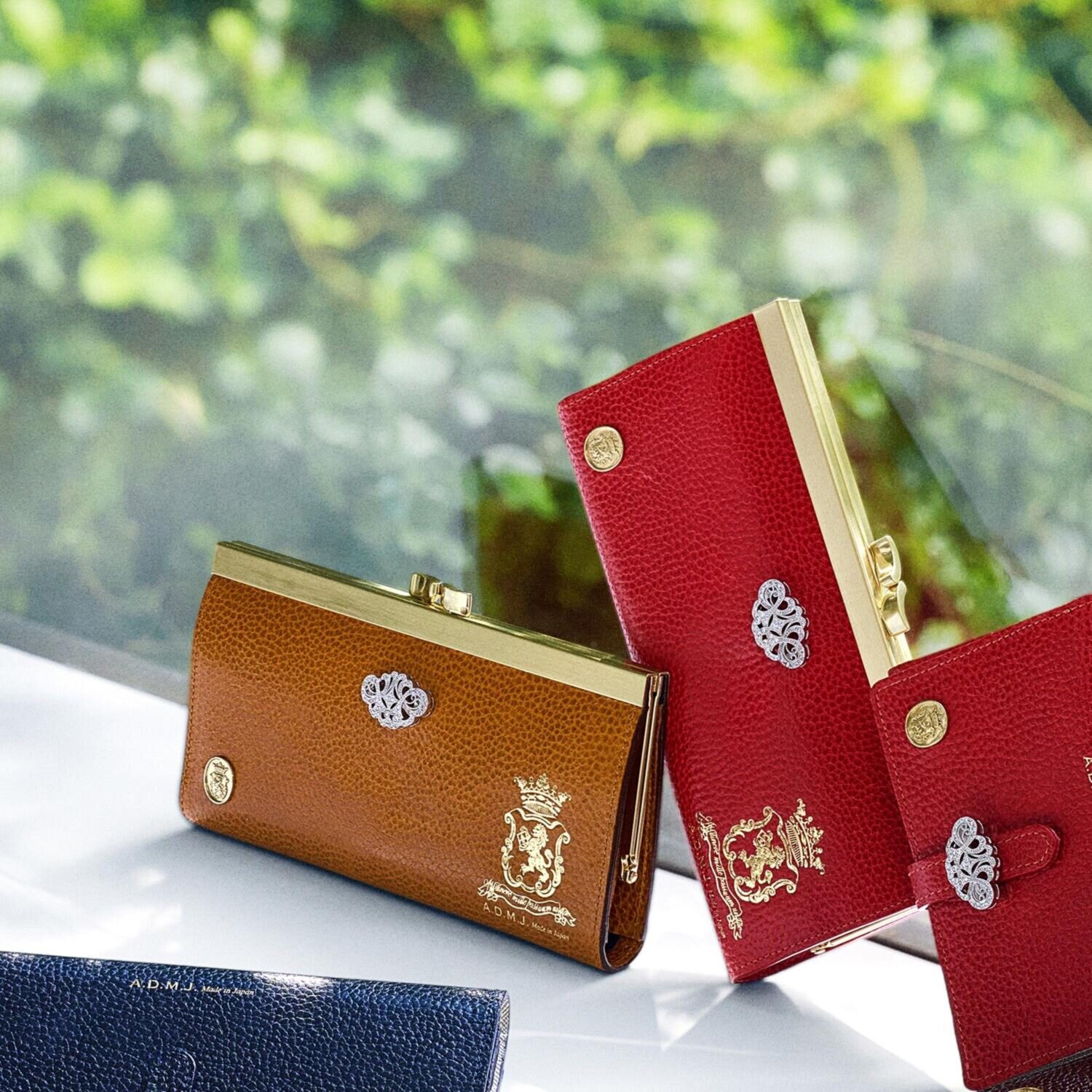 エーディーエムジェイ イタリアンレザー アールデコモティーフ がま口ウォレット