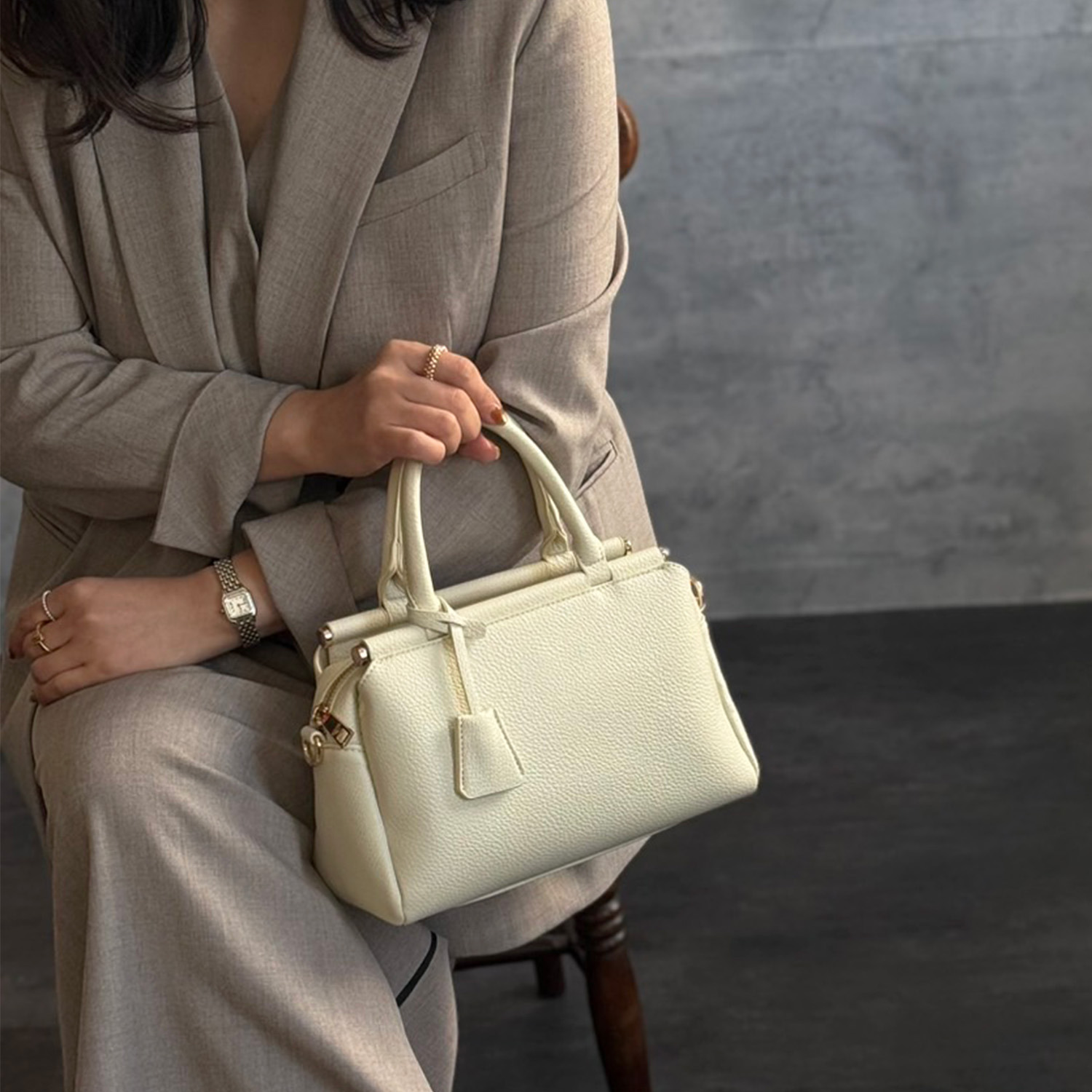 グッシオイタリー キーチャーム付 ２ウェイ スクエア型バッグ