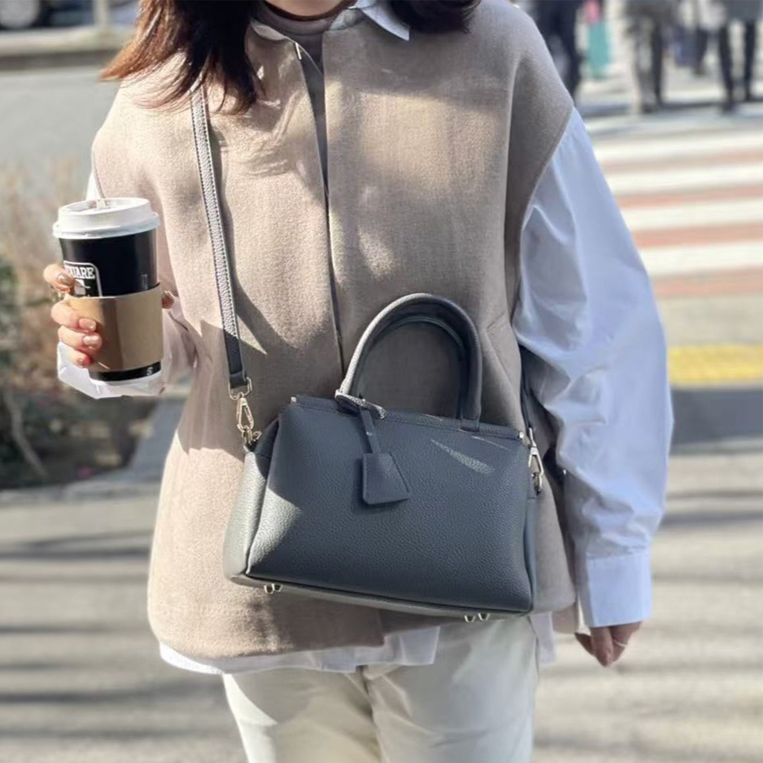 グッシオイタリー キーチャーム付 ２ウェイ スクエア型バッグ