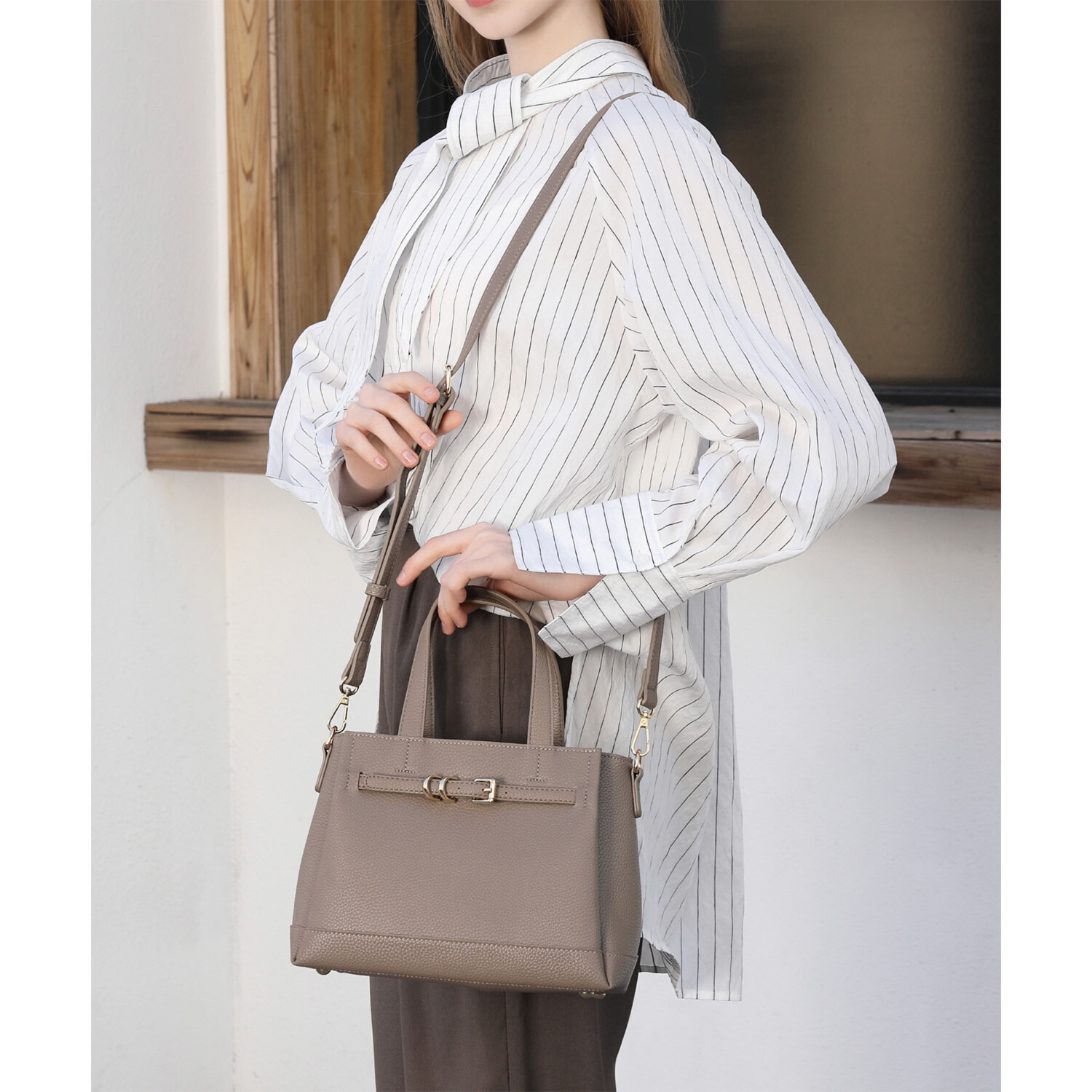 グッシオイタリー ベルトデザイン ２ウェイハンドバッグ