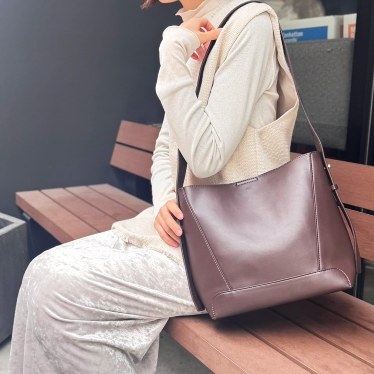 グッシオイタリー ポーチ付 スクエアショルダーバッグ