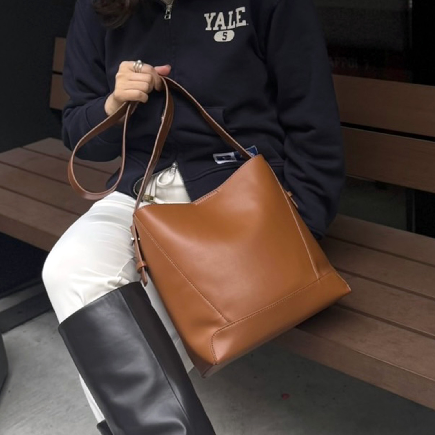 グッシオイタリー ポーチ付 スクエアショルダーバッグ