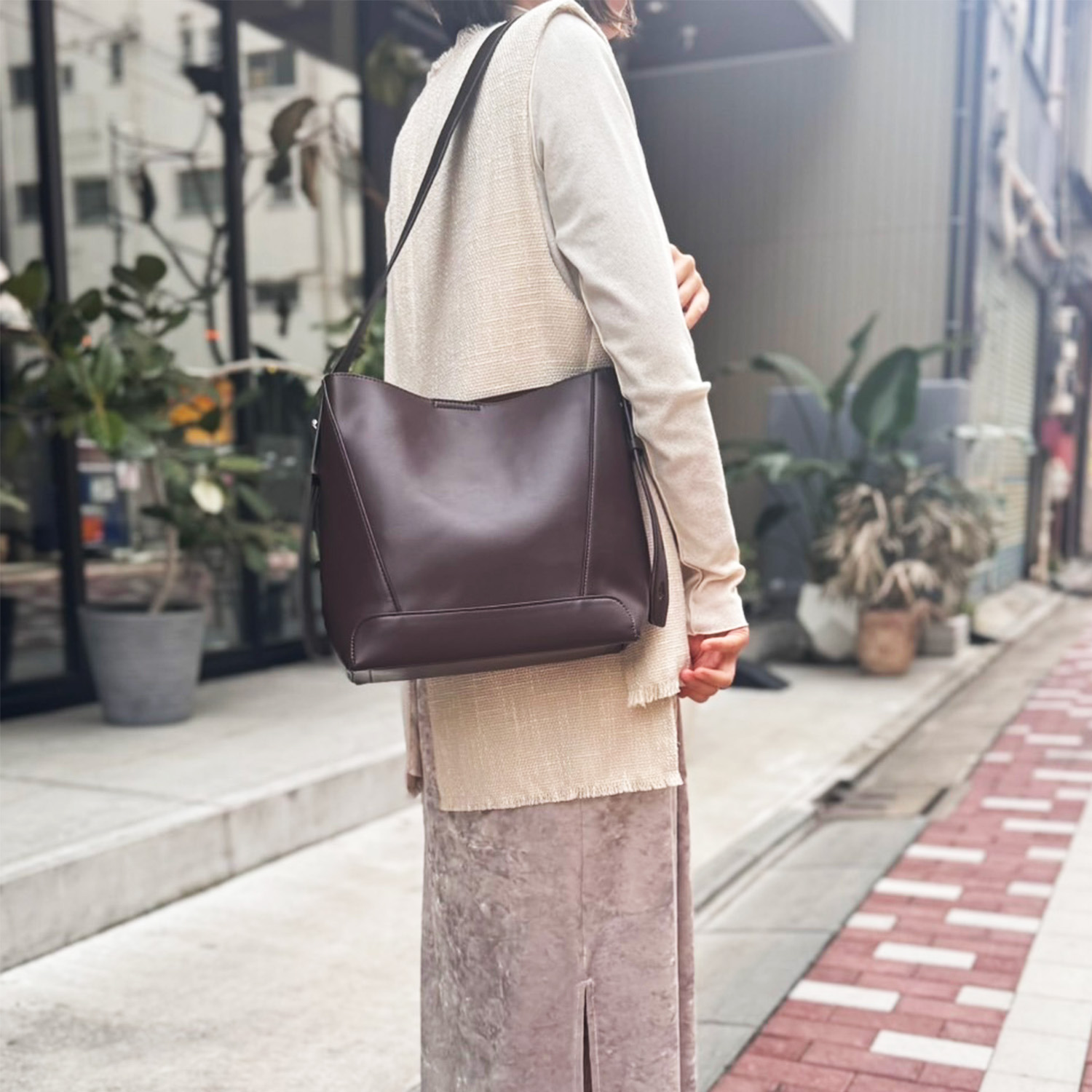 グッシオイタリー ポーチ付 スクエアショルダーバッグ