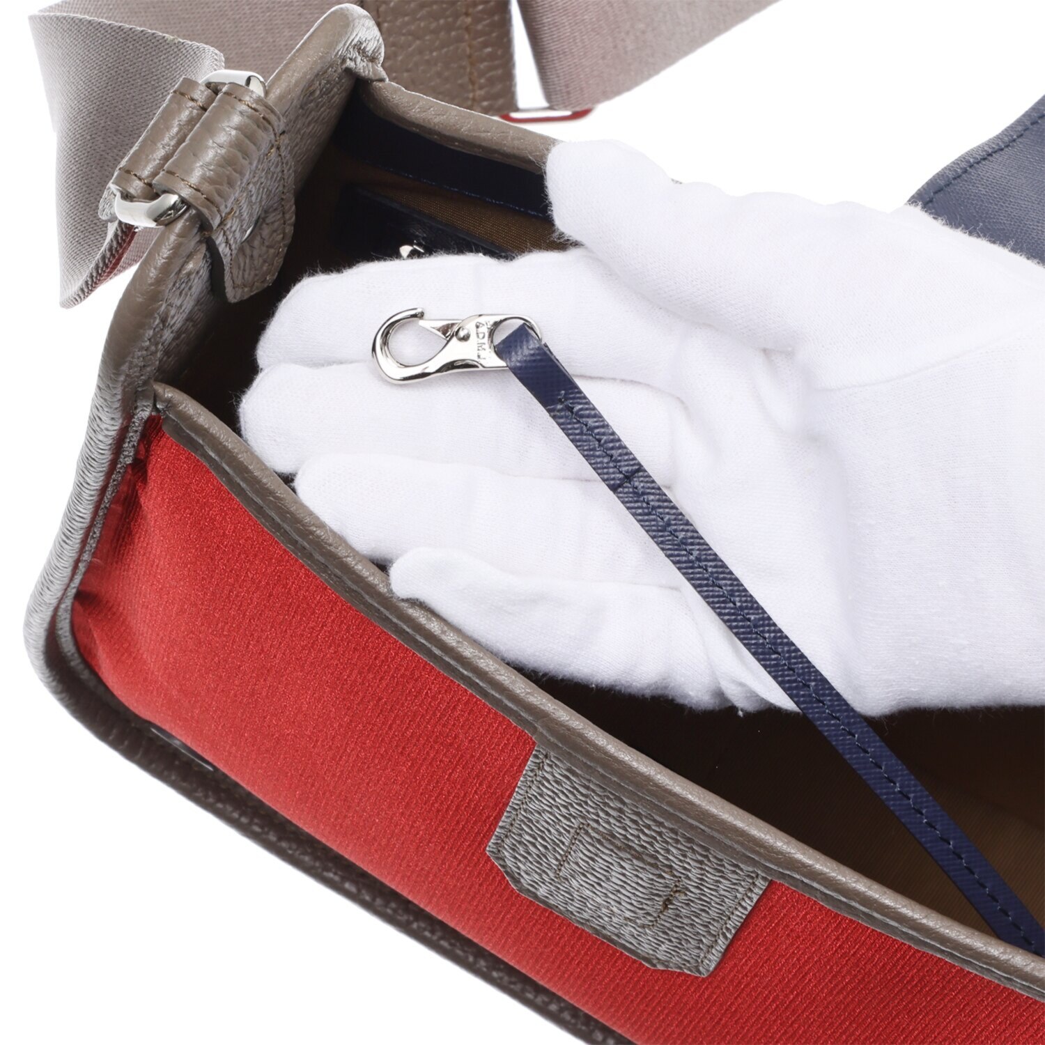 エーディーエムジェイ はっ水 ナイロンリュクス アールデコモティーフ クロスボディバッグ