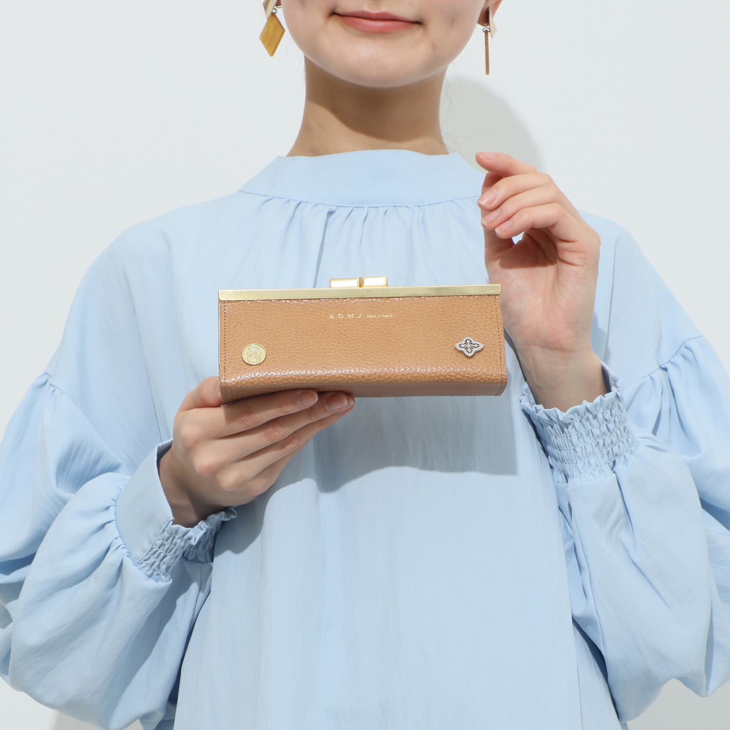 エーディーエムジェイ イタリアンレザー アールデコモティーフ マルチ口金ケース