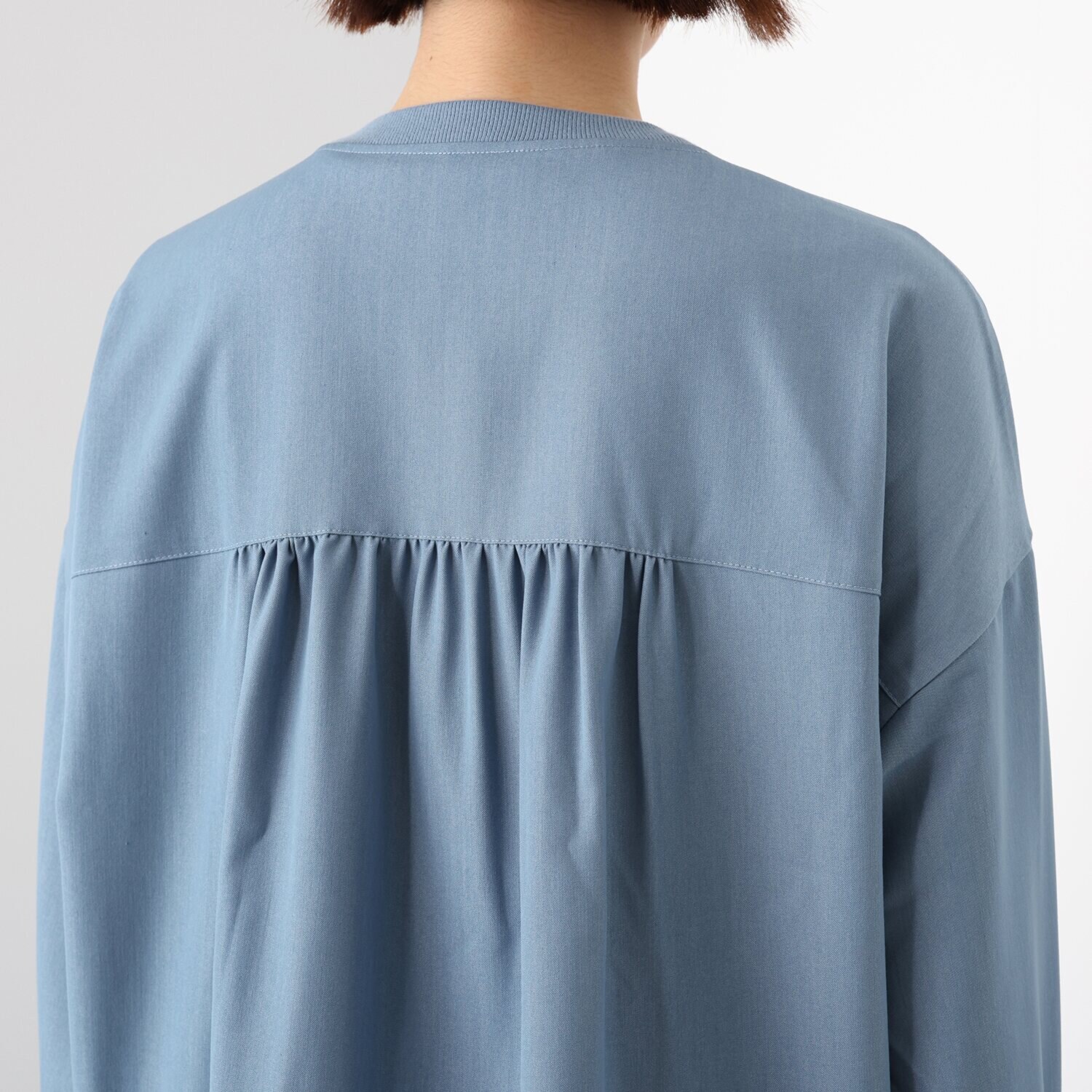 イシカワラボ★ヒトミ ストレッチツイル スキッパーデザイン プルオーバー